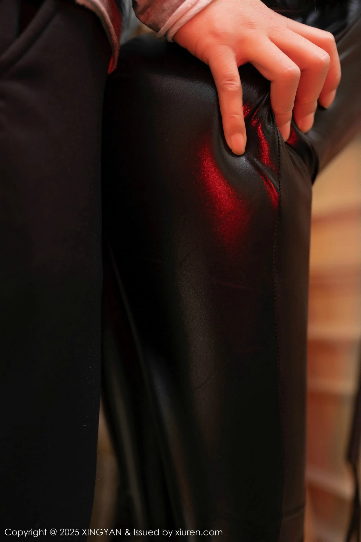 秀人集.com_[XINGYAN星颜社]VOL.296_模特潘思沁互动情节性感黑色皮质连体衣秀巨乳肥臀诱惑写真80P