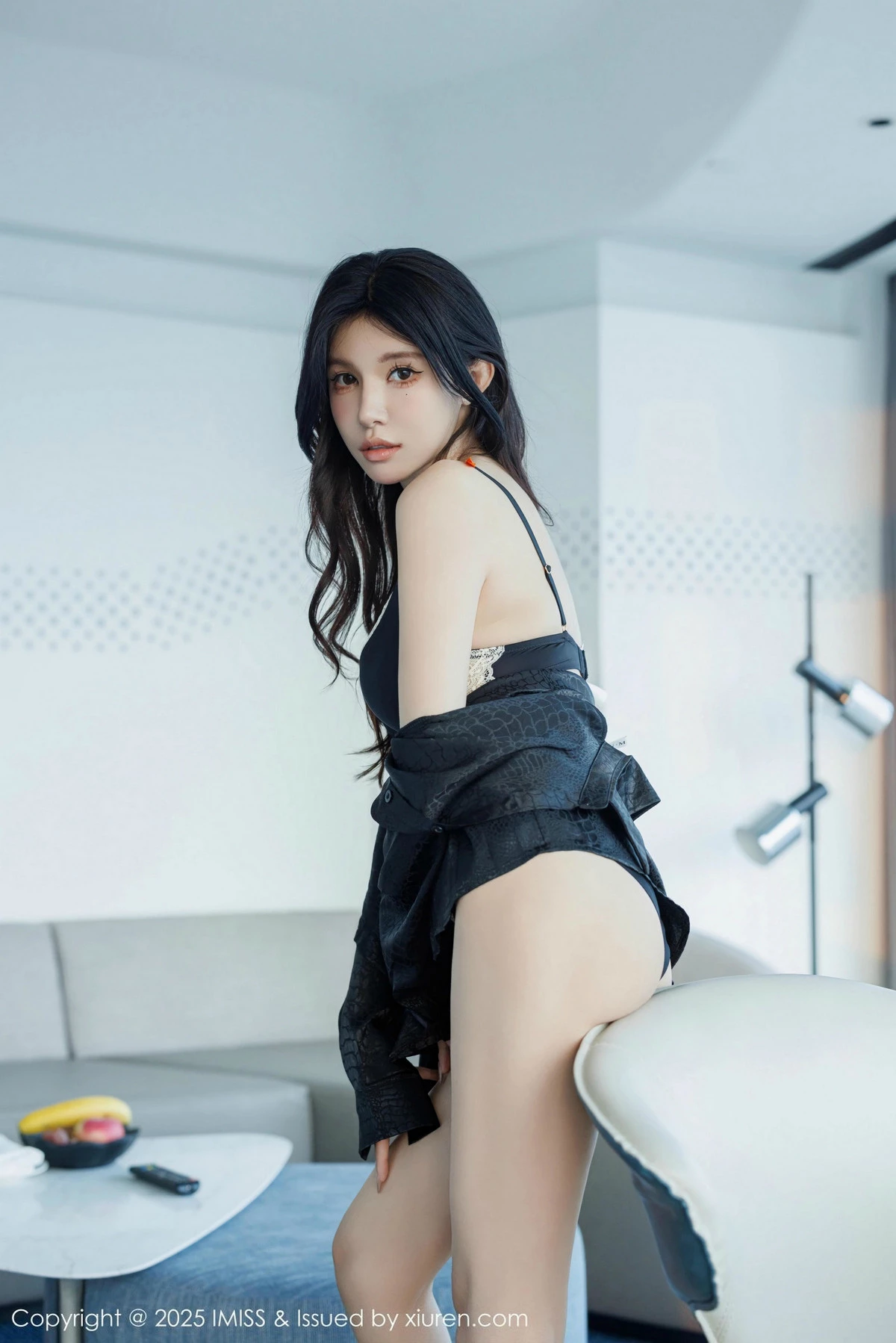 秀人集.com_[IMISS爱蜜社]Vol.781_模特泥鳅鳅性感黑色上衣配黑短裙露黑色内衣秀曼妙身姿诱惑写真75P