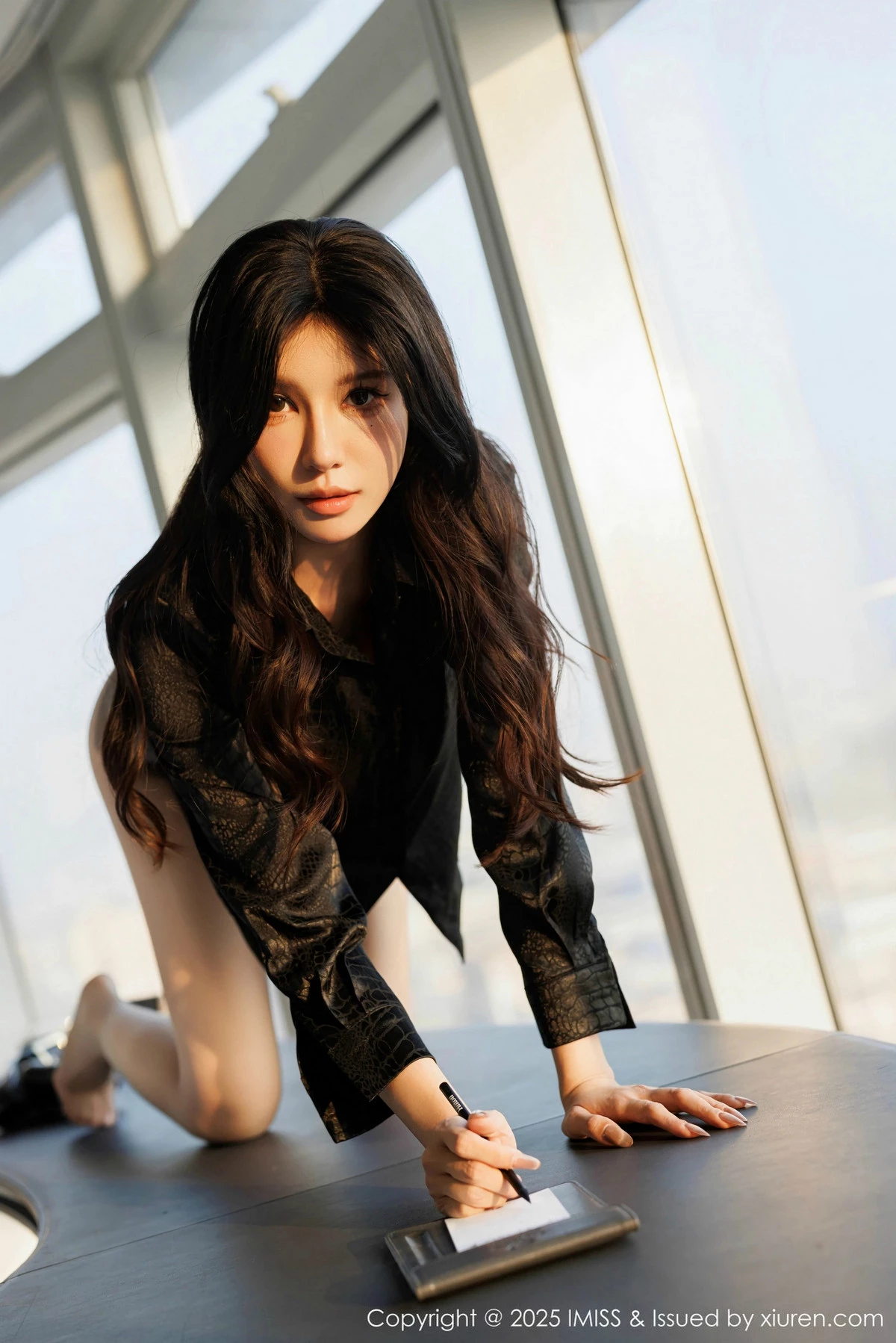 秀人集.com_[IMISS爱蜜社]Vol.781_模特泥鳅鳅性感黑色上衣配黑短裙露黑色内衣秀曼妙身姿诱惑写真75P