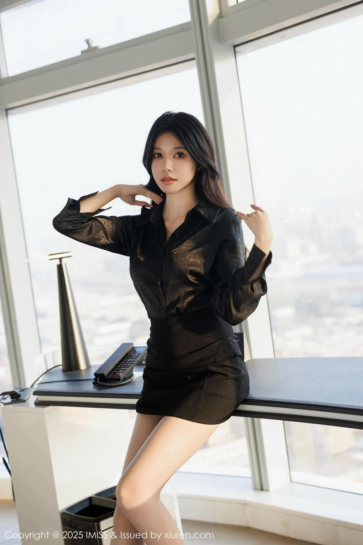秀人集.com_[IMISS爱蜜社]Vol.781_模特泥鳅鳅性感黑色上衣配黑短裙露黑色内衣秀曼妙身姿诱惑写真75P
