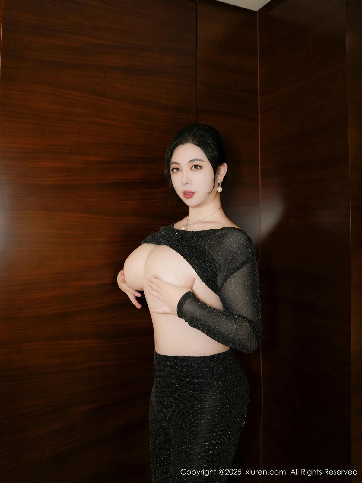 秀人集.com_[XiuRen秀人网]No.9725_模特风景尤美性感黑色轻透服饰套装半脱秀丰腴身材撩人诱惑写真74P