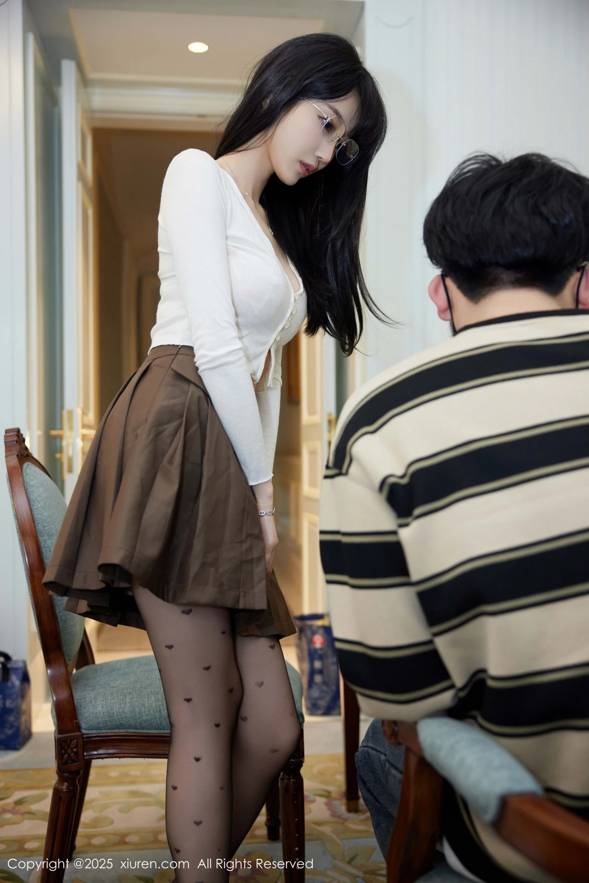 秀人集.com_[XiuRen秀人网]No.9737_模特玥儿玥er私房性感深色短裙配超薄黑丝秀翘臀美腿诱惑写真82P