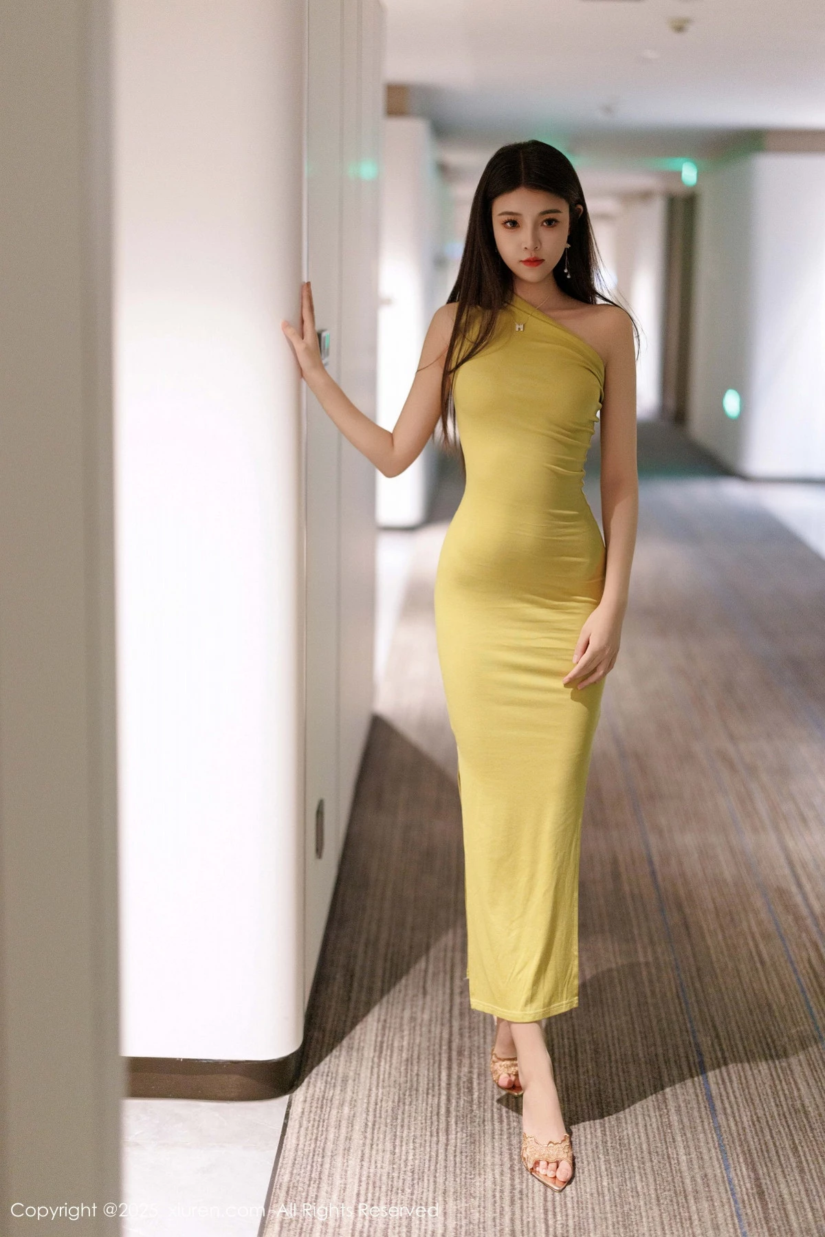 秀人集.com_[XiuRen秀人网]No.9761_模特初梦瑶性感黄色连衣长裙+黑色蕾丝内衣秀曼妙身材诱惑写真83P