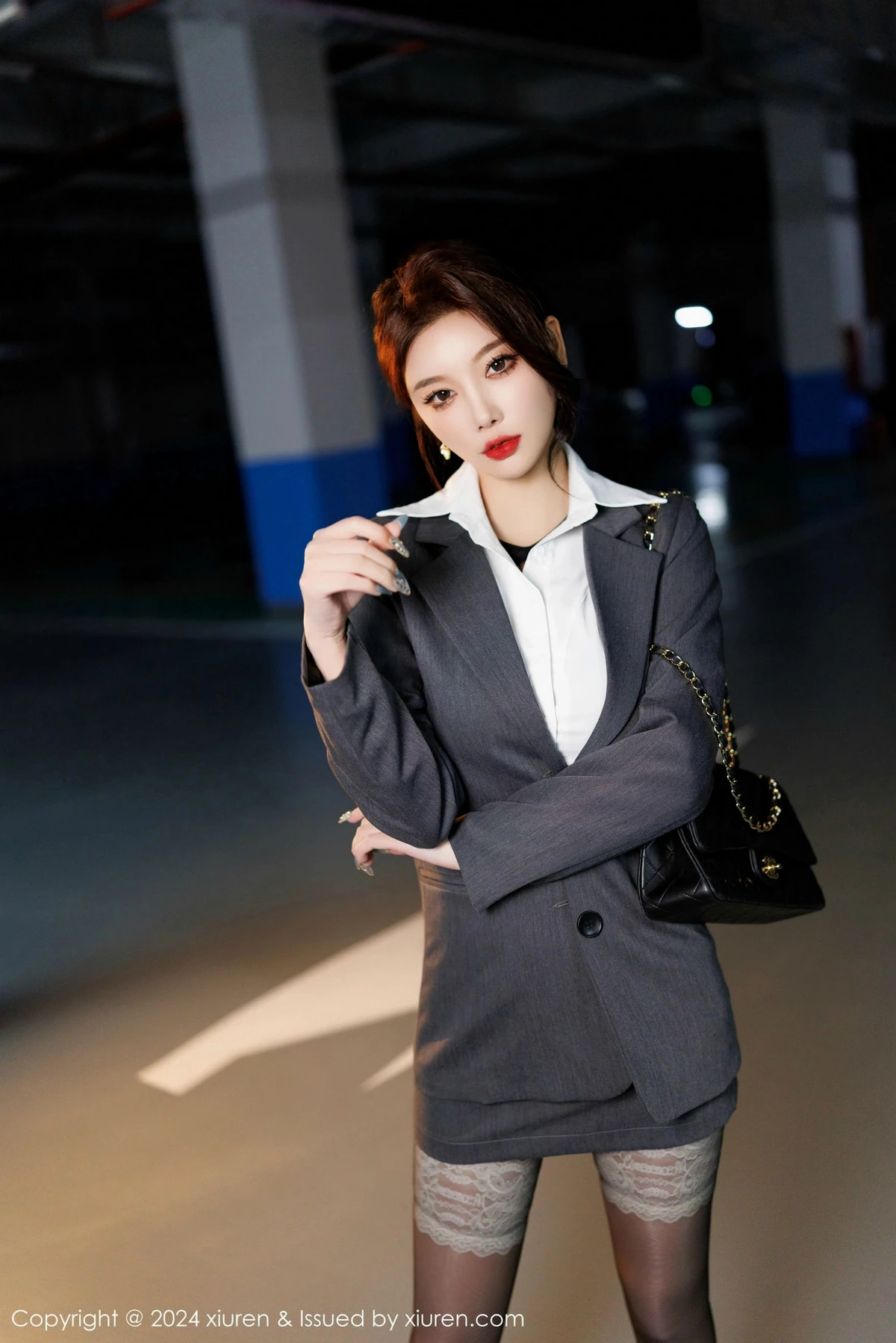 秀人集.com_[XiuRen秀人网]No.9634_女神杨晨晨Yome性感黑色蕾丝内衣配超薄黑丝秀丰腴身材诱惑写真95P