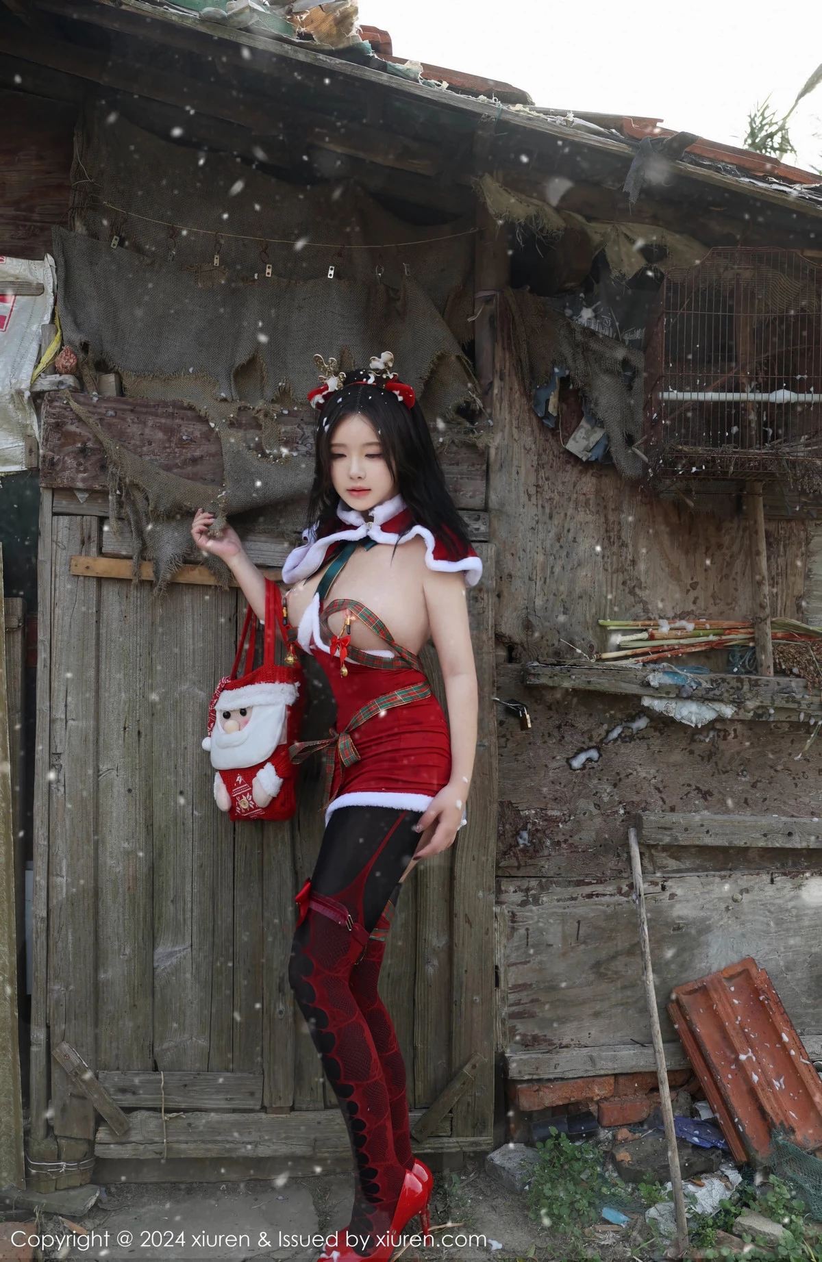 秀人集.com_[XiuRen秀人网]No.9630_模特小薯条nienie户外圣诞主题性感情趣圣诞服饰惹火诱惑写真76P
