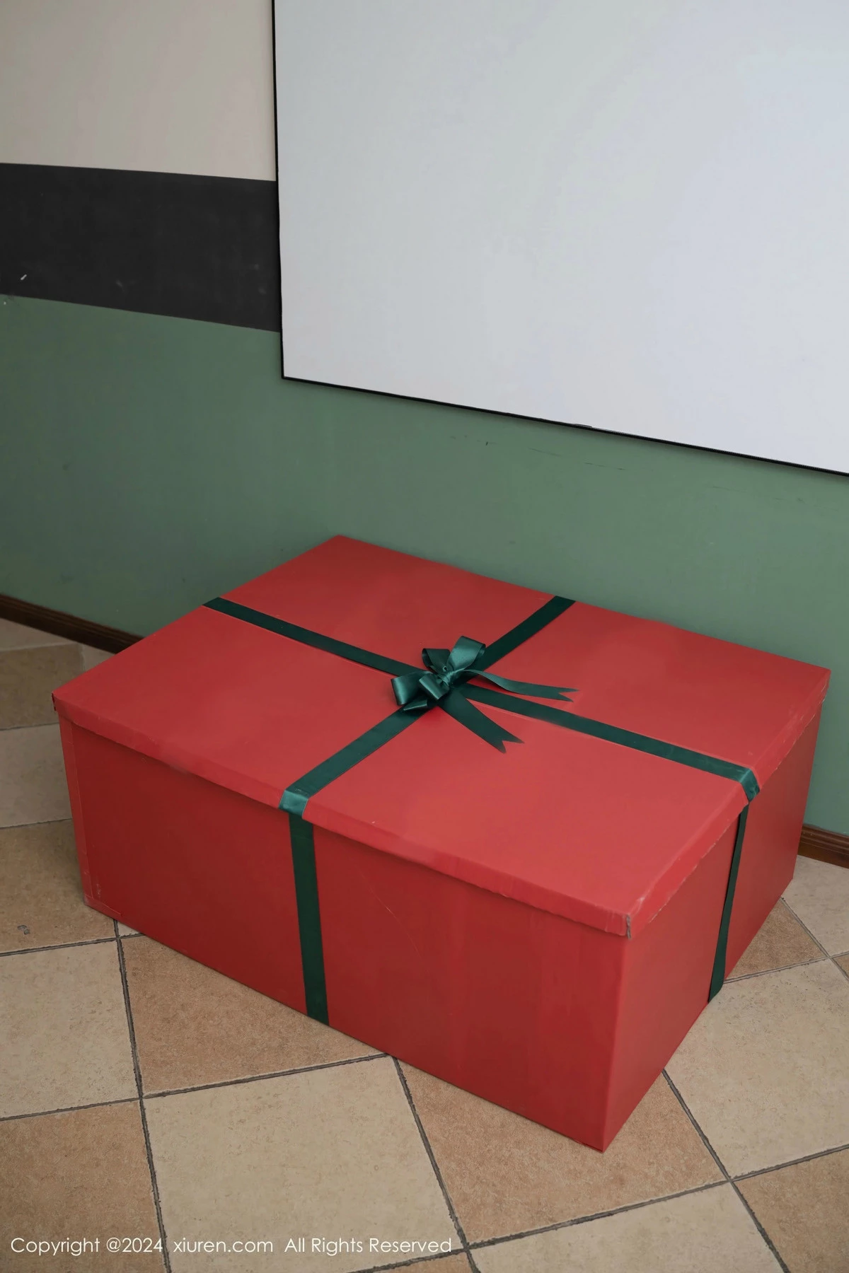 秀人集.com_[XiuRen秀人网]No.9657_模特杏子Yada圣诞礼物主题性感薄透白色吊带秀曼妙身姿诱惑写真82P