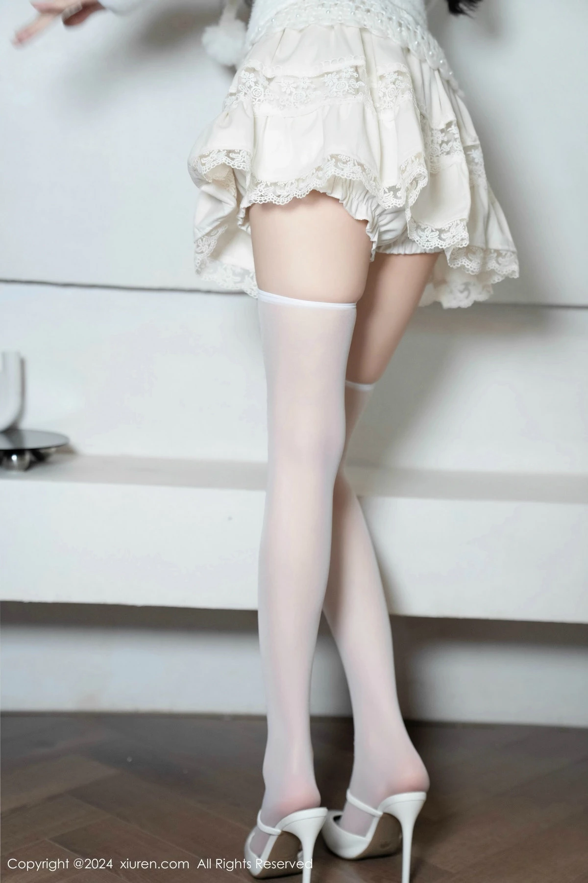 秀人集.com_[XiuRen秀人网]No.9658_模特林星阑白色连衣短裙露红色情趣内衣配白丝袜秀美腿诱惑写真93P