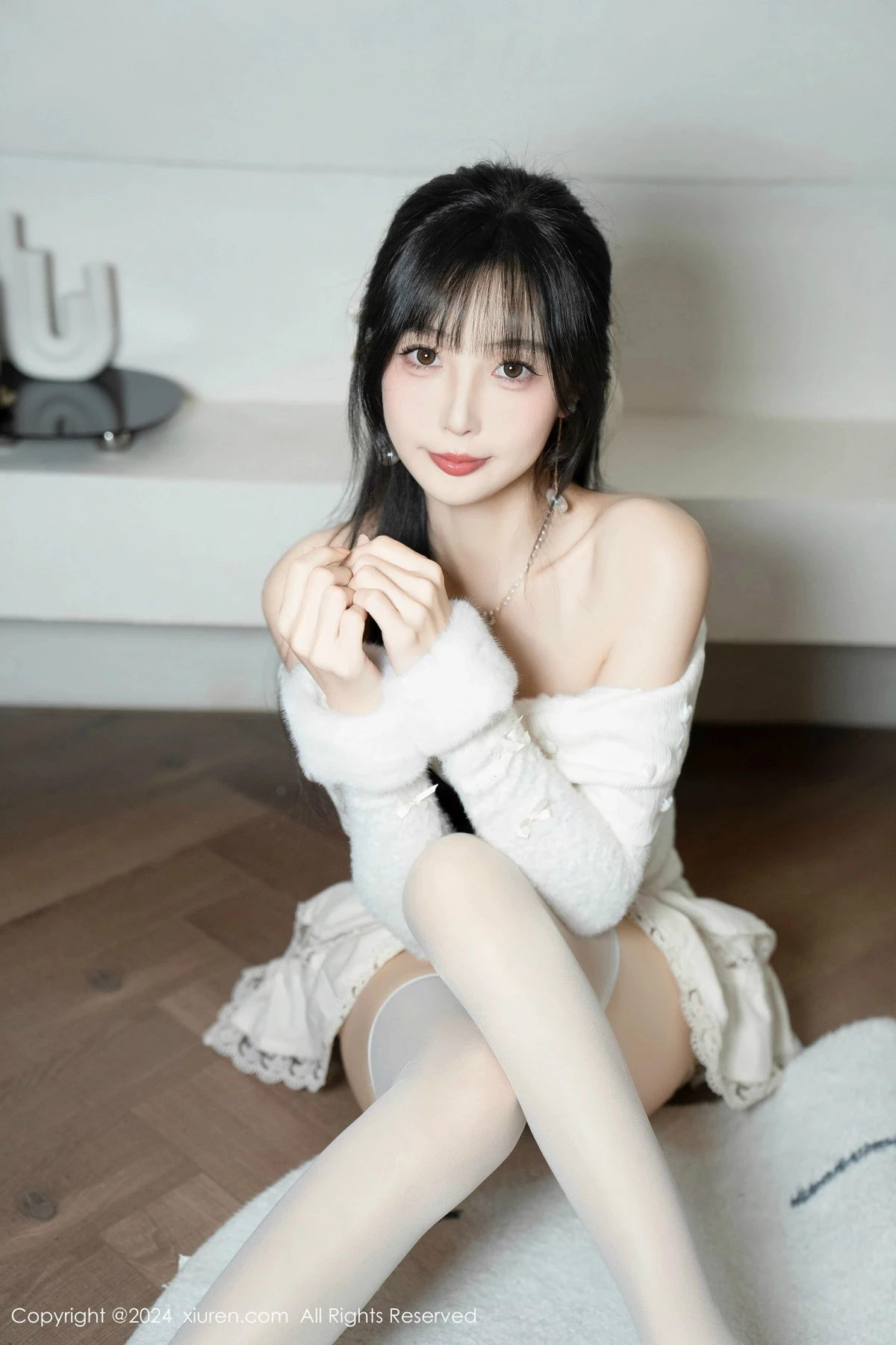 秀人集.com_[XiuRen秀人网]No.9658_模特林星阑白色连衣短裙露红色情趣内衣配白丝袜秀美腿诱惑写真93P