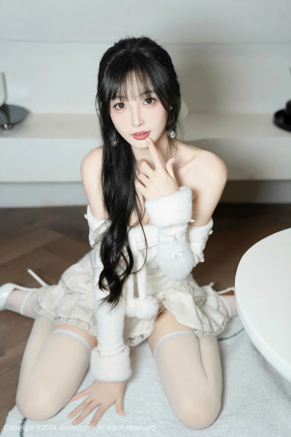 秀人集.com_[XiuRen秀人网]No.9658_模特林星阑白色连衣短裙露红色情趣内衣配白丝袜秀美腿诱惑写真93P