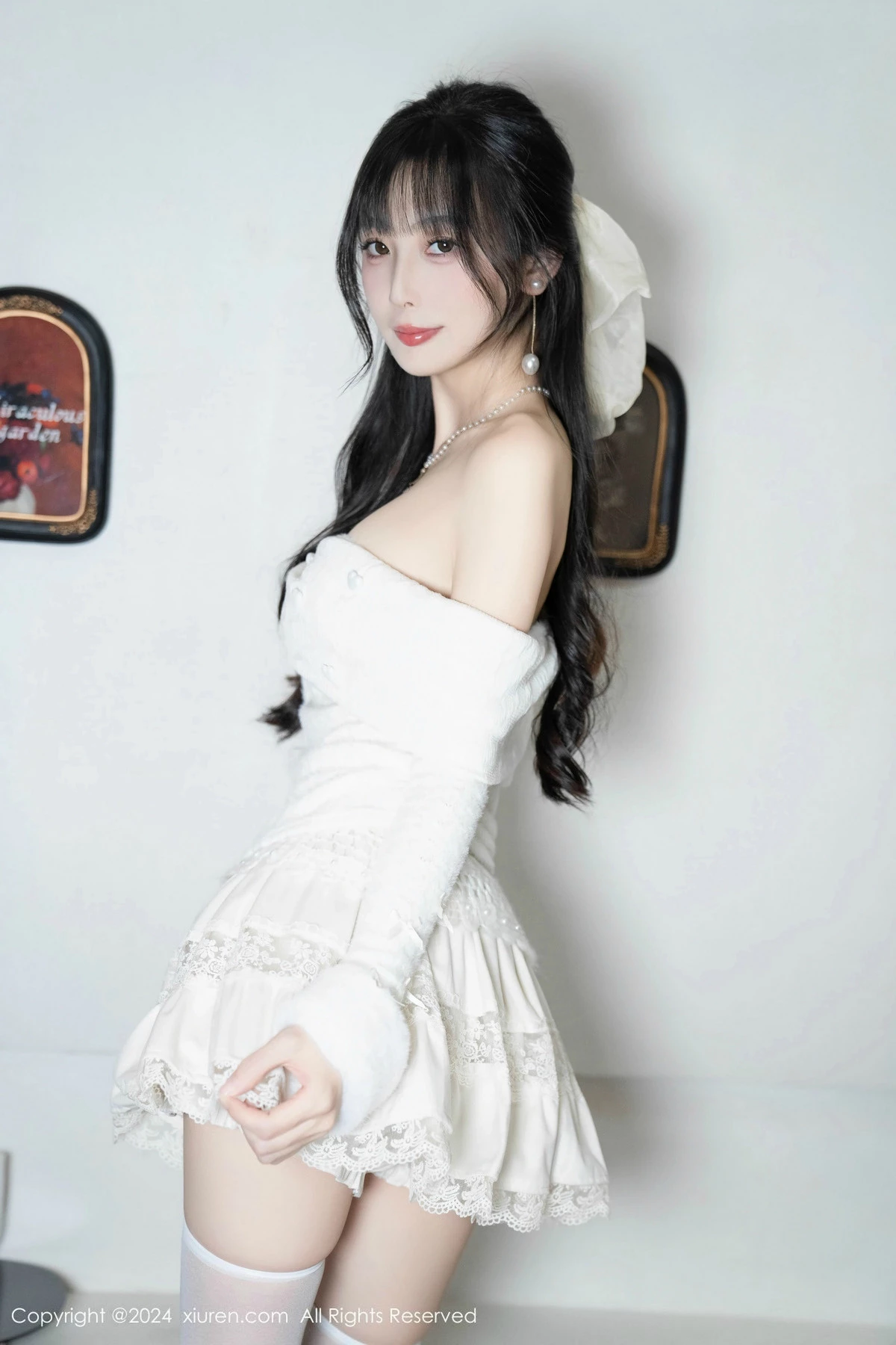 秀人集.com_[XiuRen秀人网]No.9658_模特林星阑白色连衣短裙露红色情趣内衣配白丝袜秀美腿诱惑写真93P