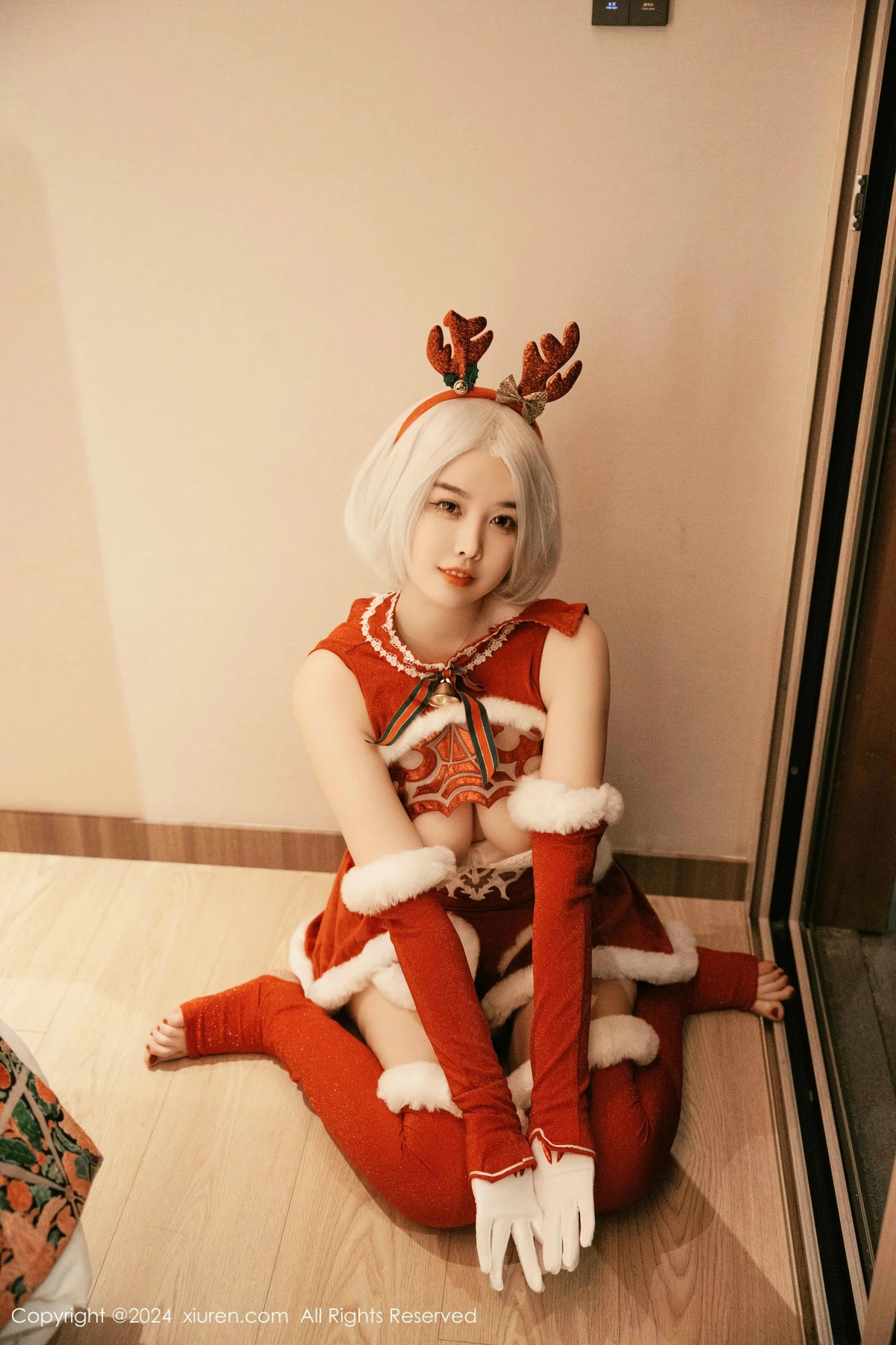 秀人集.com_[XiuRen秀人网]No.9660_模特樱桃小犊子性感红色圣诞装扮半脱秀丰满身材完美诱惑写真55P