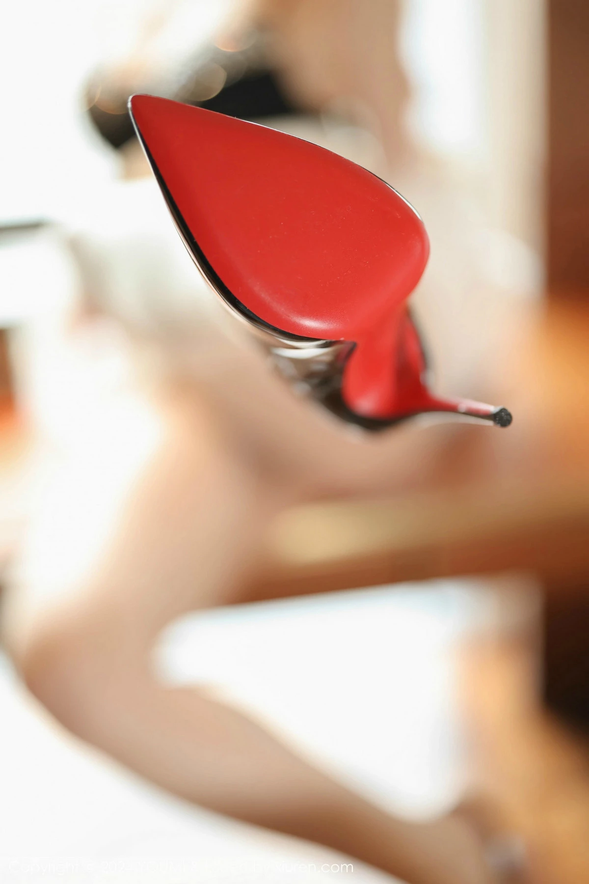 秀人集.com_[YouMi尤蜜荟]Vol.1116_模特小海臀Rena白色服饰露黑色内衣配超薄肉丝秀翘臀诱惑写真71P