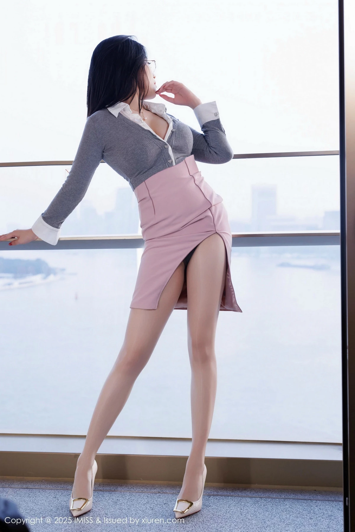 秀人集.com_[IMISS爱蜜社]Vol.784_女神许诺Sabrina性感粉色包臀裙配超薄肉丝秀完美身材诱惑写真95P