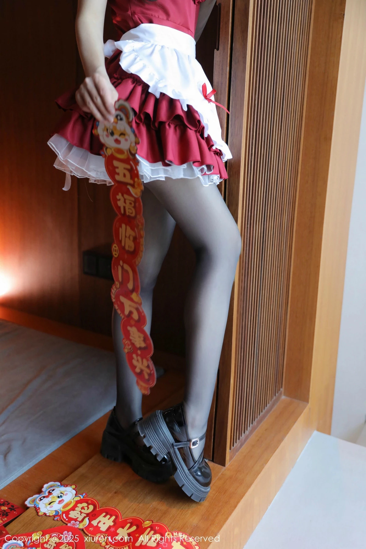 秀人集.com_[XiuRen秀人网]No.9814_模特桃妖夭红色喜庆女仆服露红色内衣配超薄黑丝秀美腿诱惑写真87P