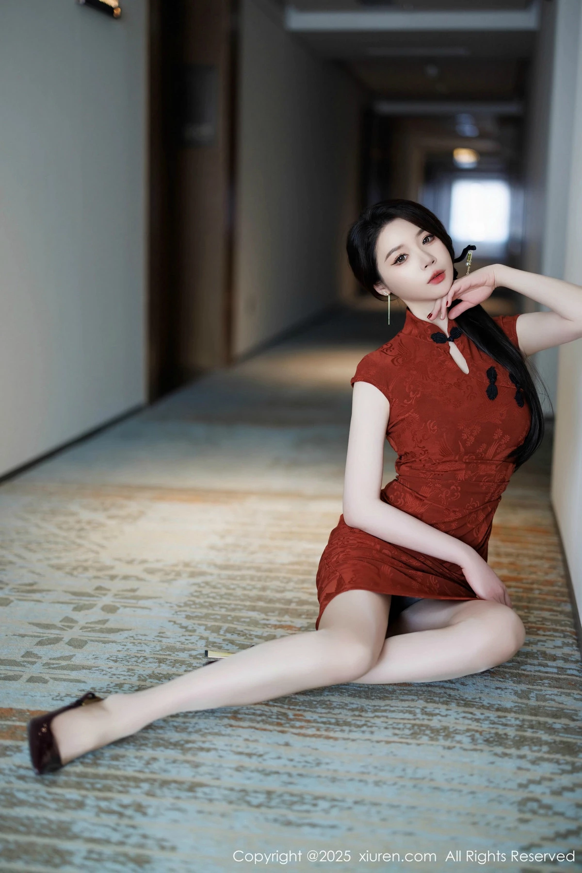 秀人集.com_[XiuRen秀人网]No.9812_模特梦心玥性感红色旗袍服饰露红色内衣秀高挑曼妙身姿诱惑写真91P