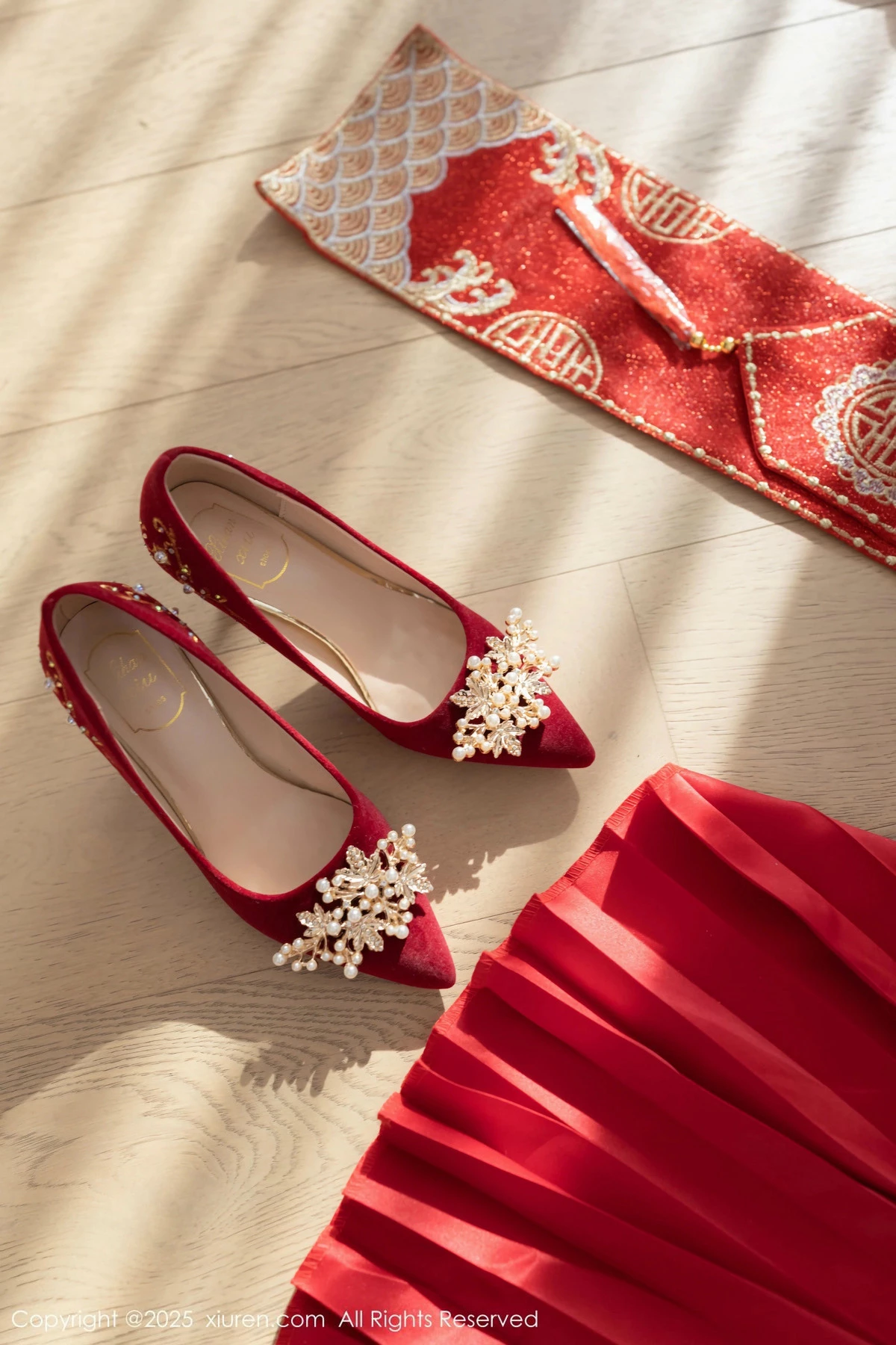 秀人集.com_[XiuRen秀人网]No.9811_模特杏子Yada性感新娘装红色情趣内衣配超薄肉丝秀美腿诱惑写真84P