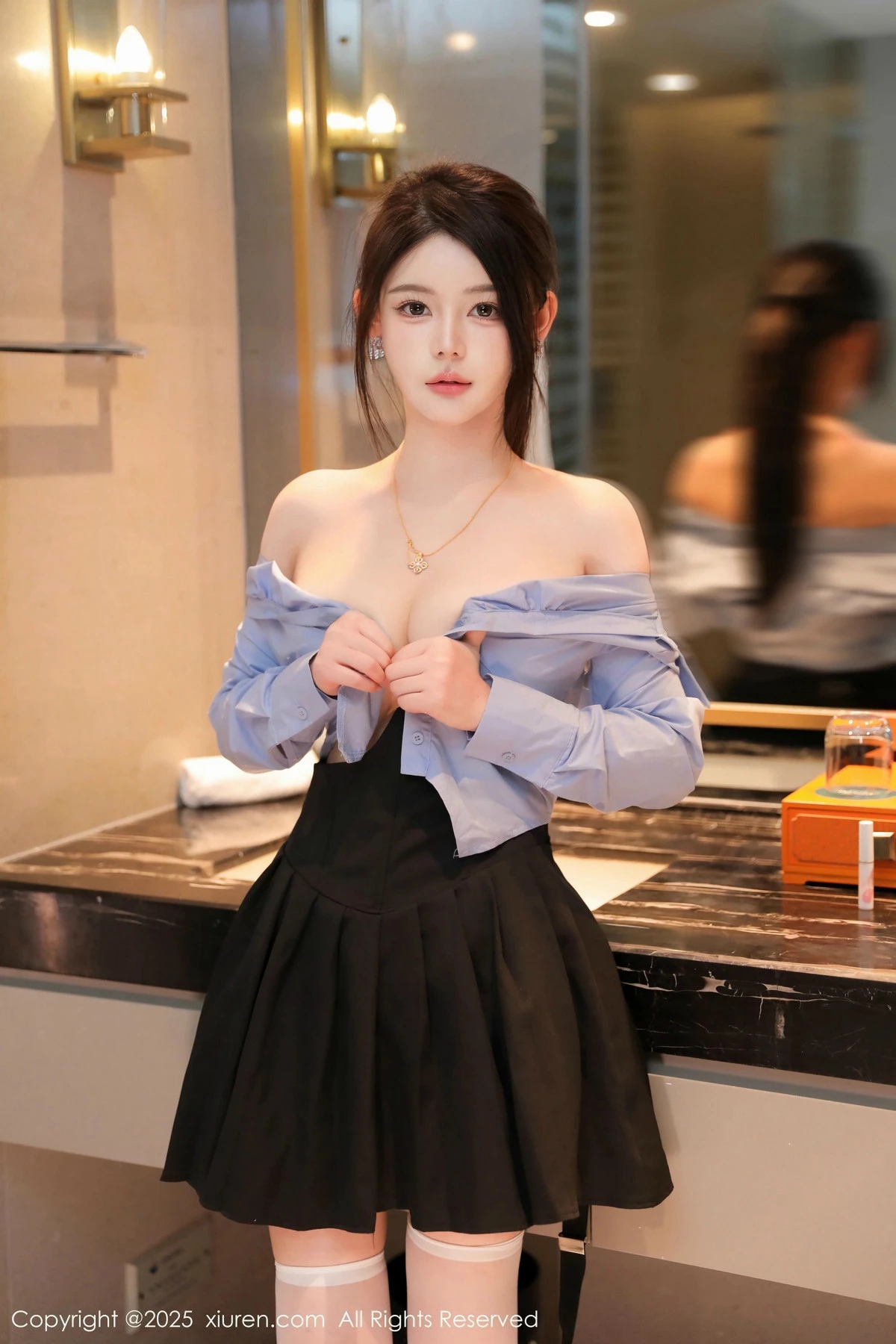 秀人集.com_[XiuRen秀人网]No.9819_模特爱酱里性感蓝T配黑色吊带短裙露白丝袜秀完美身材诱惑写真80P