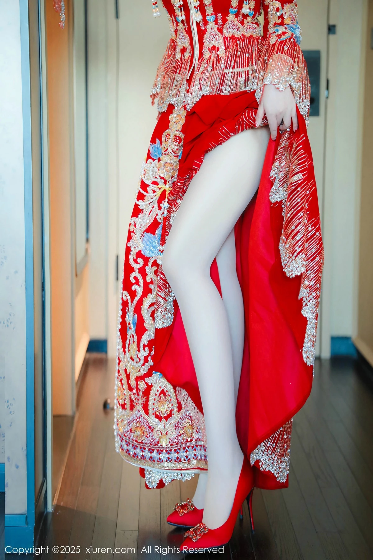 秀人集.com_[XiuRen秀人网]No.9823_模特蛋蛋宝新年主题性感红色新娘装露白色内衣秀丰腴身材诱惑写真79P