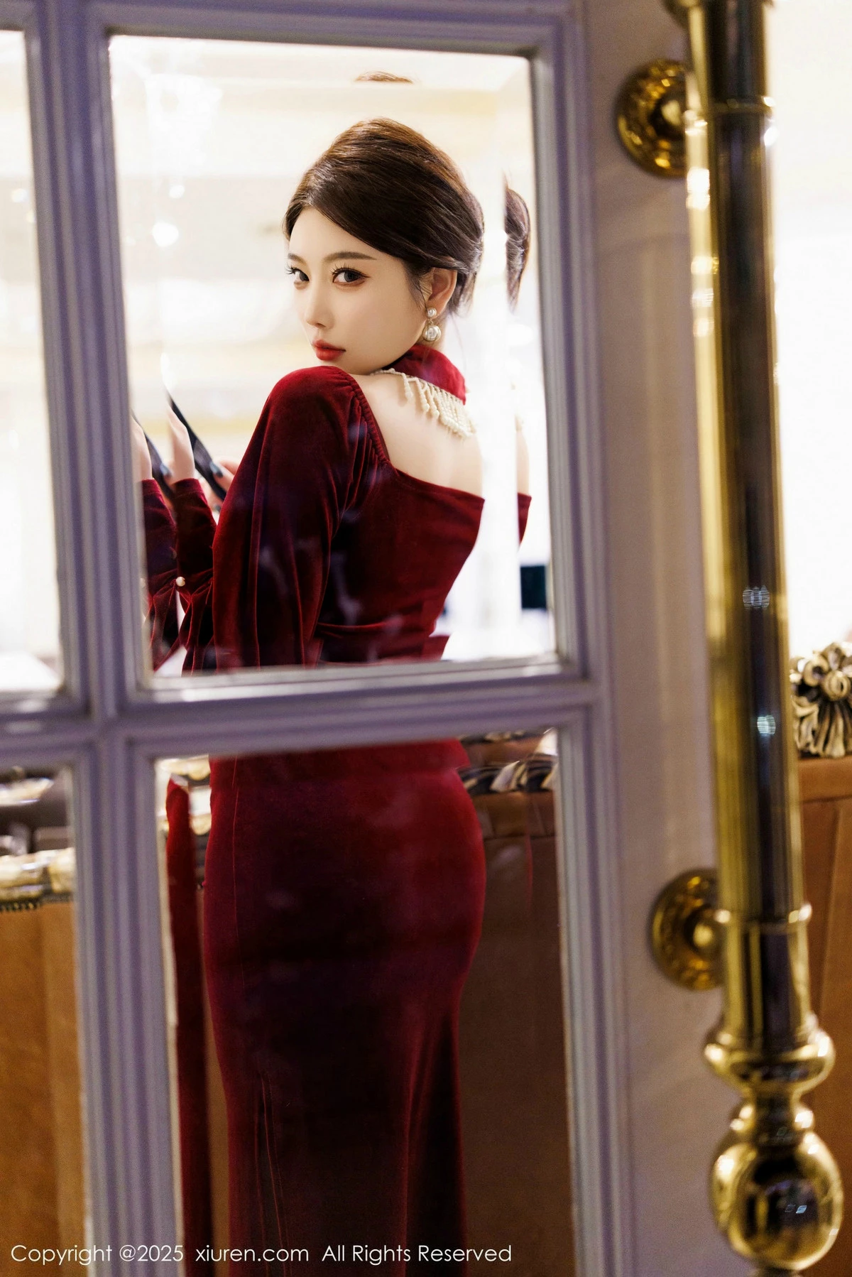 秀人集.com_[XiuRen秀人网]No.9831_女神杨晨晨Yome性感深色旗袍+红色蕾丝内衣秀丰腴身材诱惑写真90P