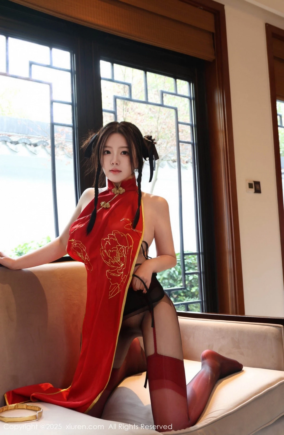 秀人集.com_[XiuRen秀人网]No.9834_模特小薯条nienie性感红色旗袍配红丝吊袜秀曼妙身姿诱惑写真131P