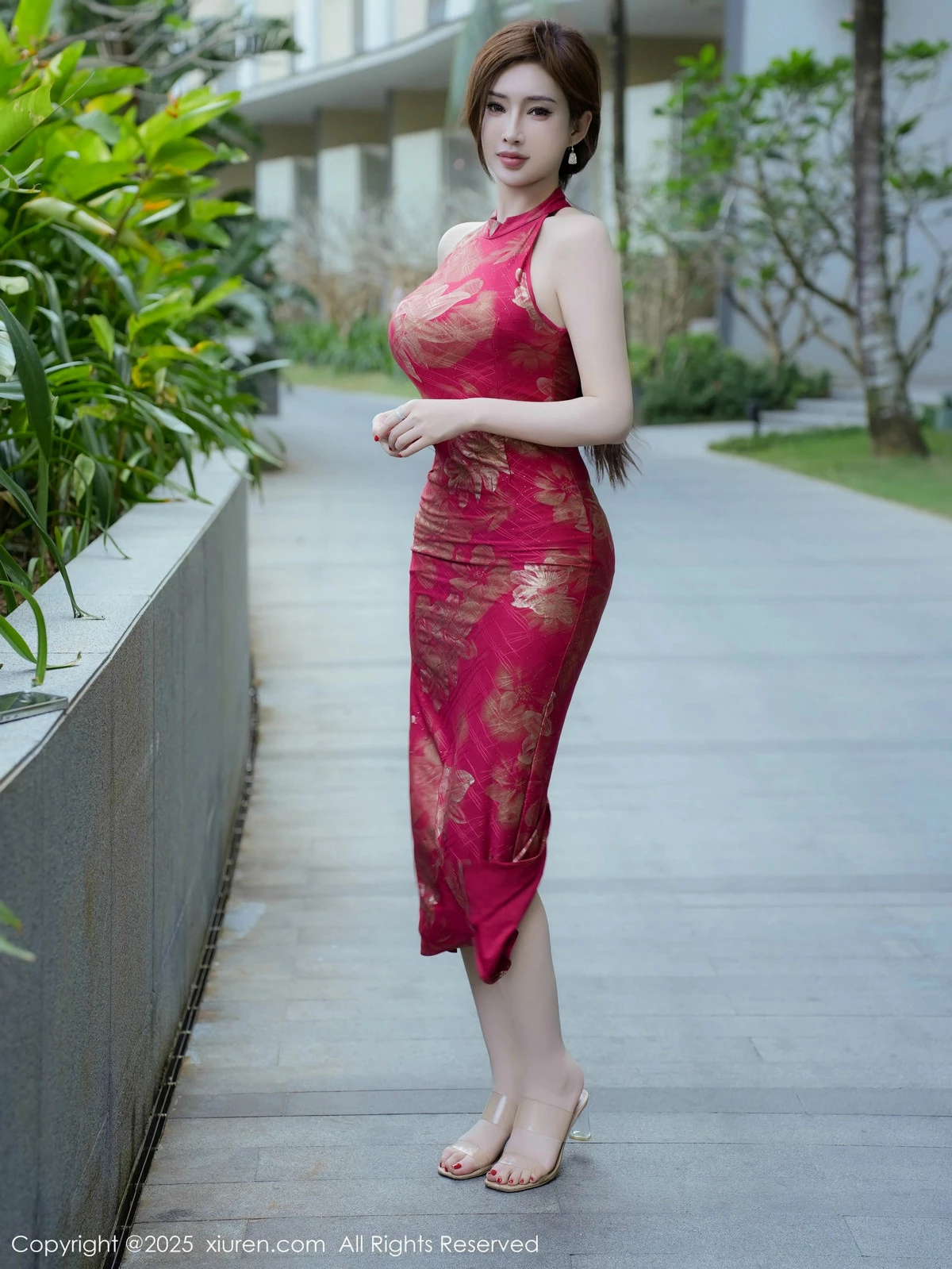 秀人集.com_[XiuRen秀人网]No.9837_女神Carol周妍希性感红色旗袍服饰配超薄肉丝秀丰满身材诱惑写真77P