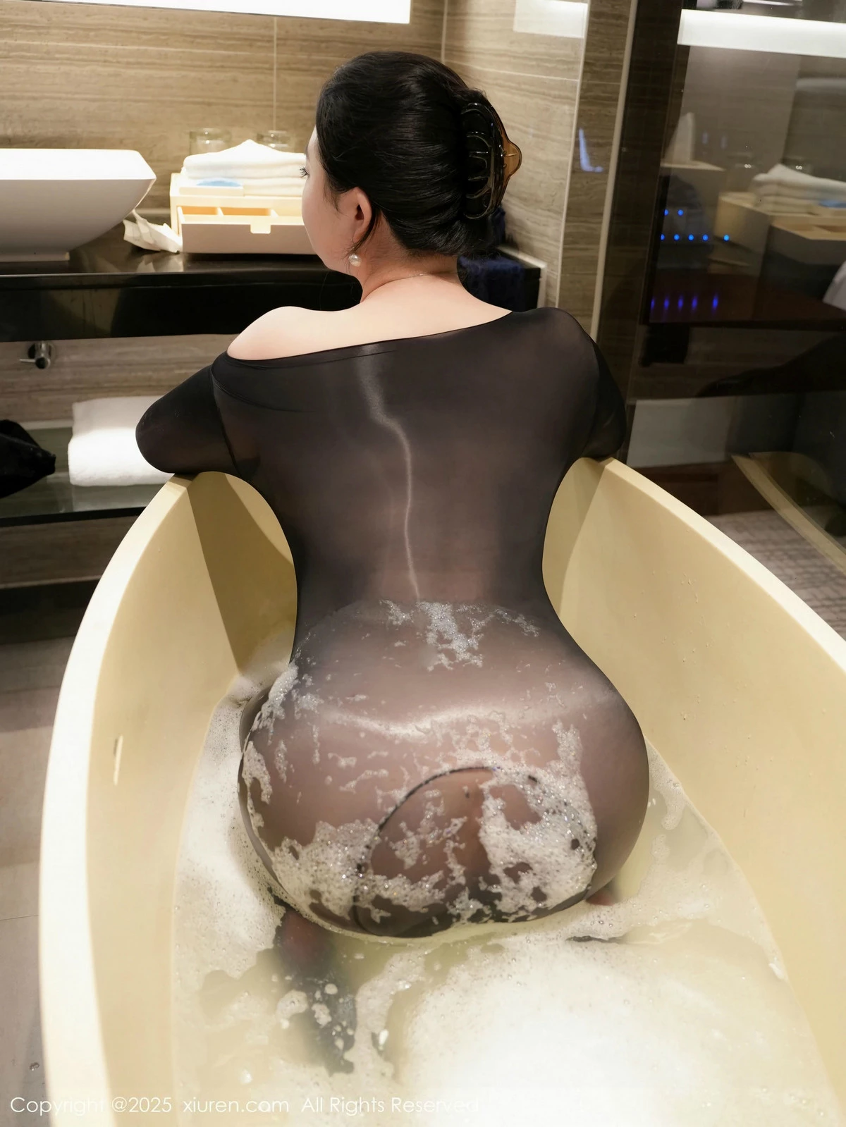 秀人集.com_[XiuRen秀人网]No.9841_模特风景尤美深蓝色服饰露超薄连体黑丝秀丰腴身材撩人诱惑写真62P