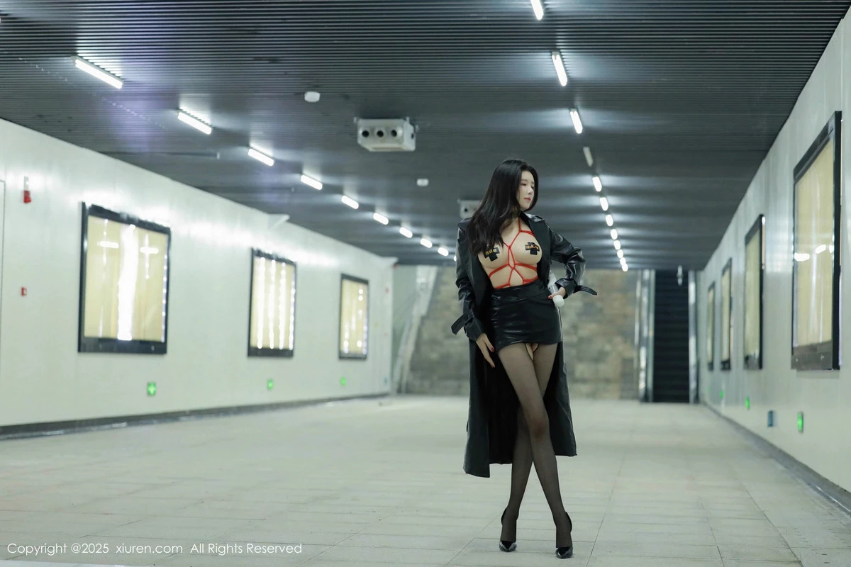 秀人集.com_[XiuRen秀人网]No.9855_模特唐翩翩性感黑色皮大衣露红色情趣服饰配黑丝袜秀美腿诱惑写真90P