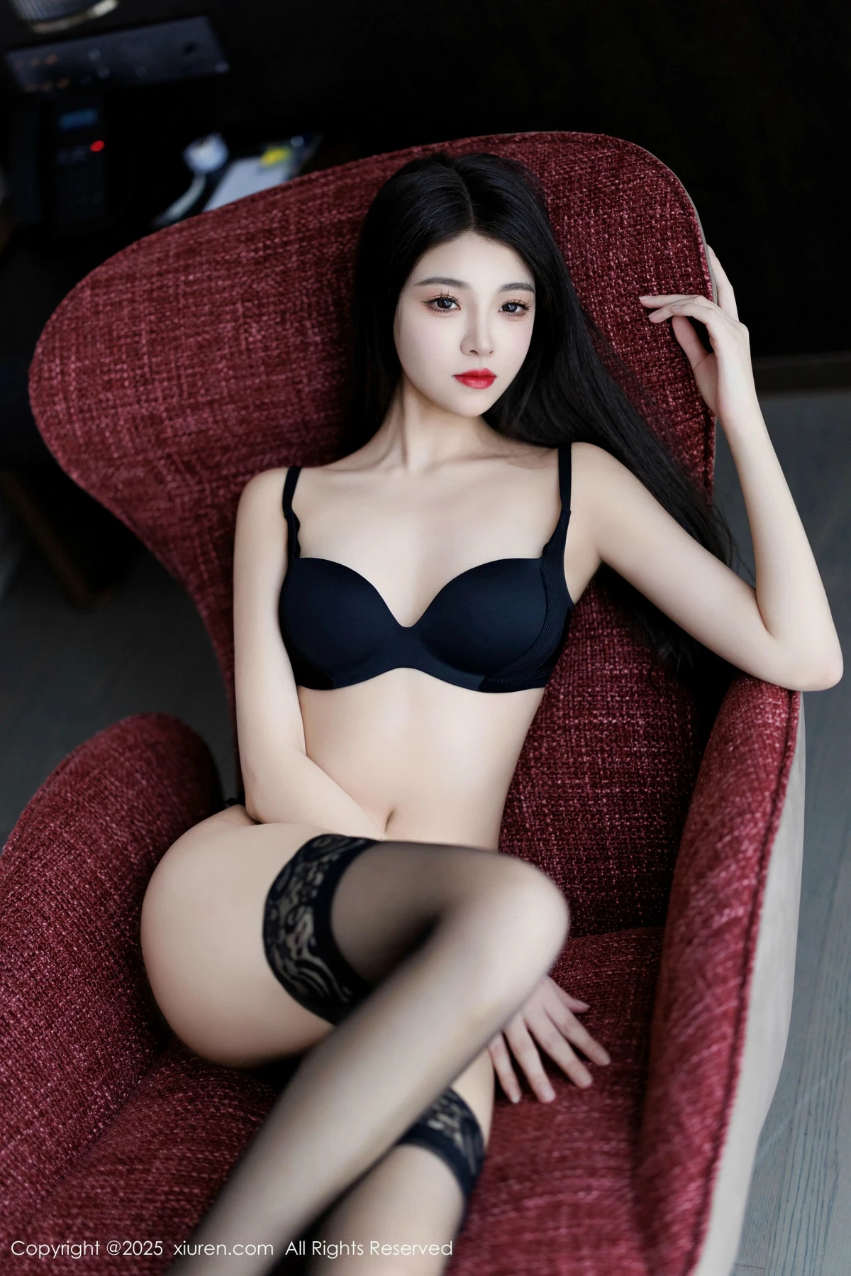 秀人集.com_[XiuRen秀人网]No.9868_模特初梦瑶性感OL服饰露黑色内衣配黑丝袜秀完美身材诱惑写真83P