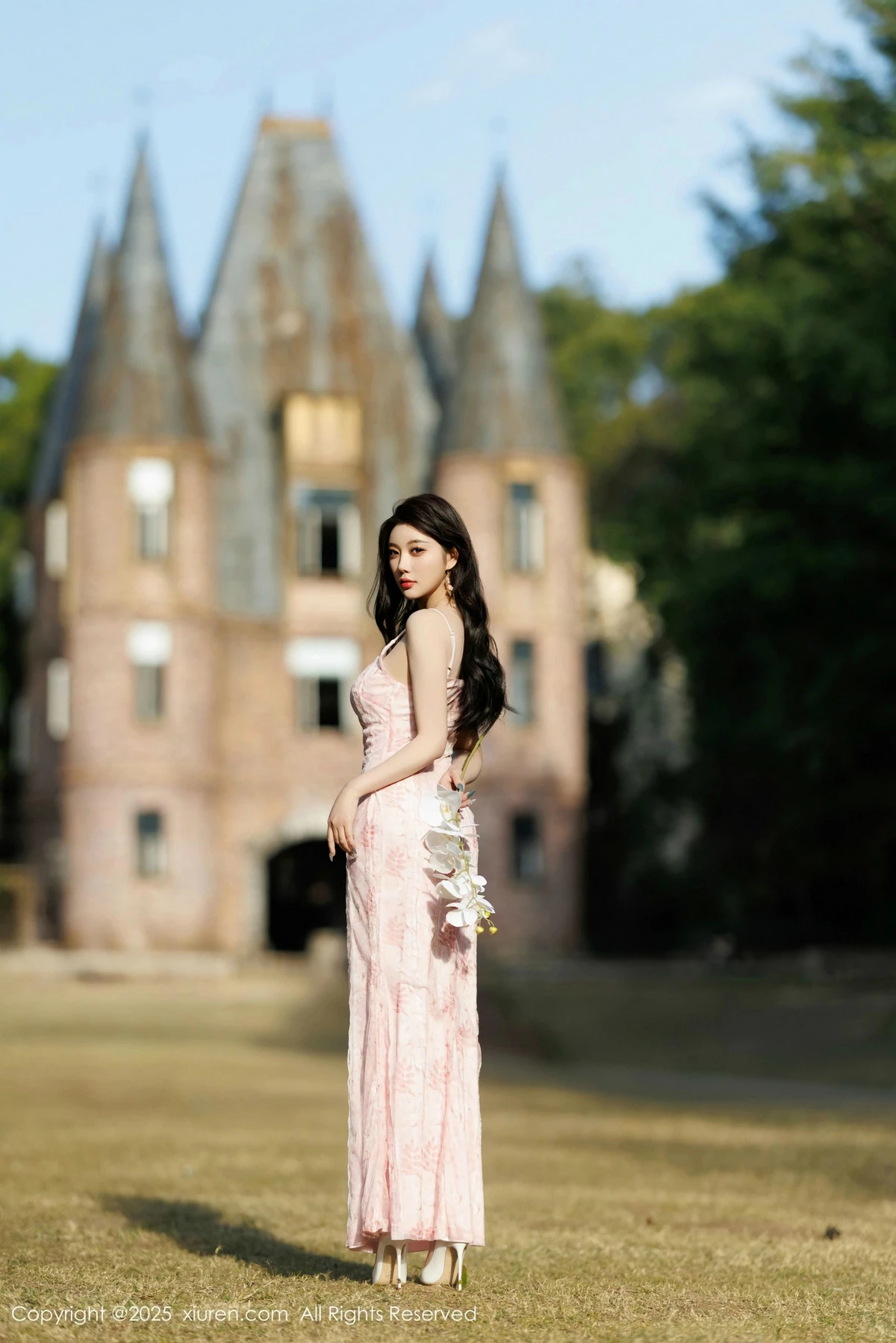 秀人集.com_[XiuRen秀人网]No.9886_女神杨晨晨Yome粉色连衣裙+白色珍珠内衣秀丰腴身材诱惑写真81P