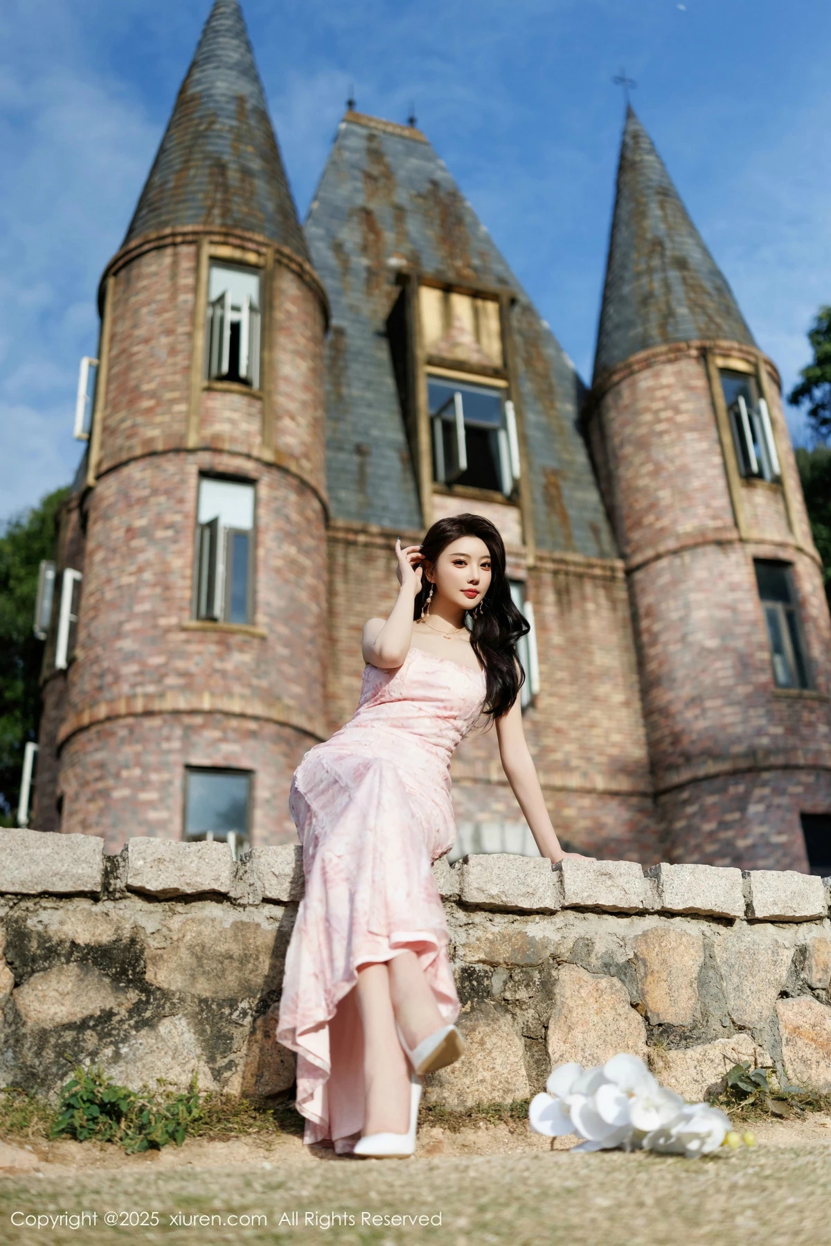 秀人集.com_[XiuRen秀人网]No.9886_女神杨晨晨Yome粉色连衣裙+白色珍珠内衣秀丰腴身材诱惑写真81P