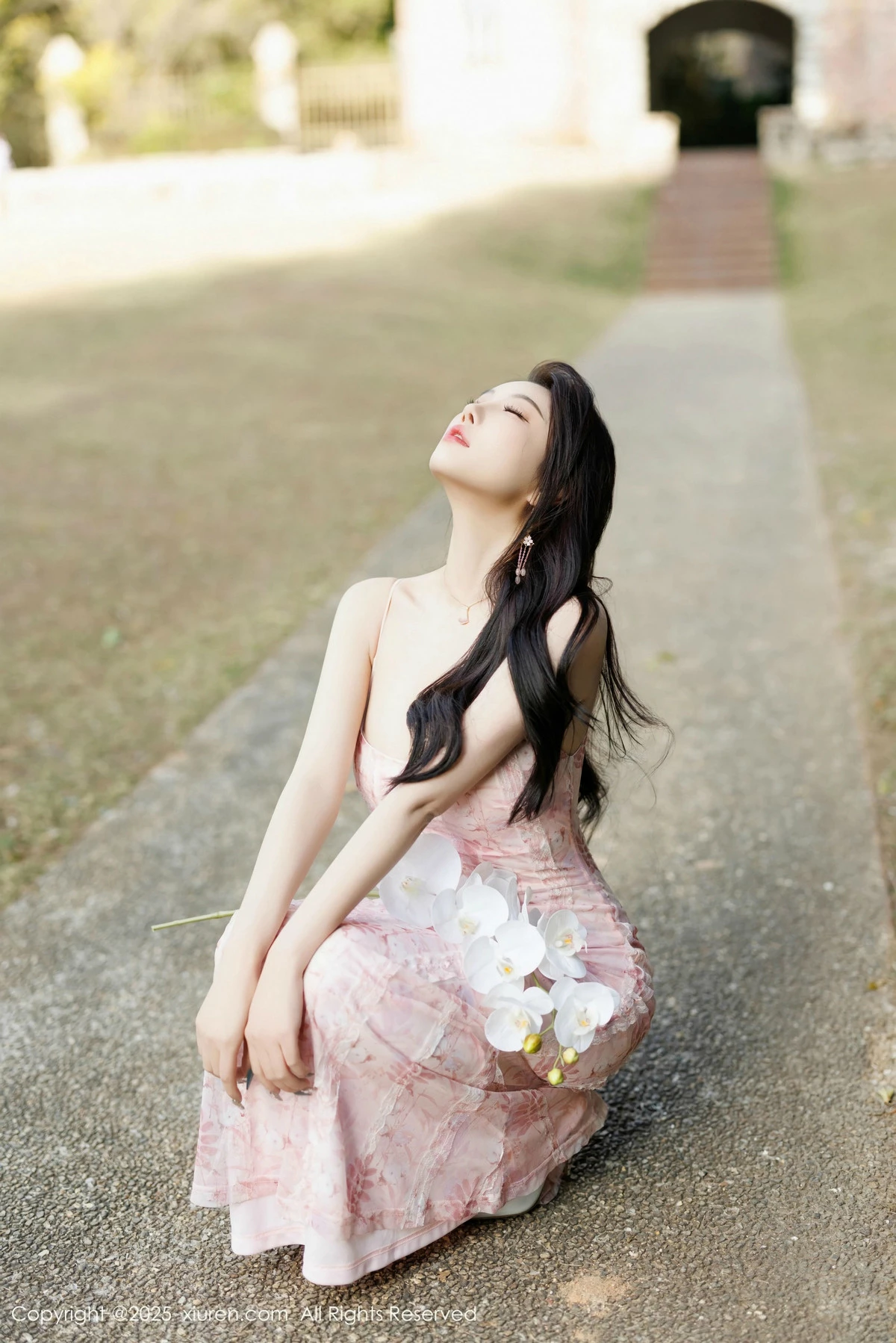 秀人集.com_[XiuRen秀人网]No.9886_女神杨晨晨Yome粉色连衣裙+白色珍珠内衣秀丰腴身材诱惑写真81P