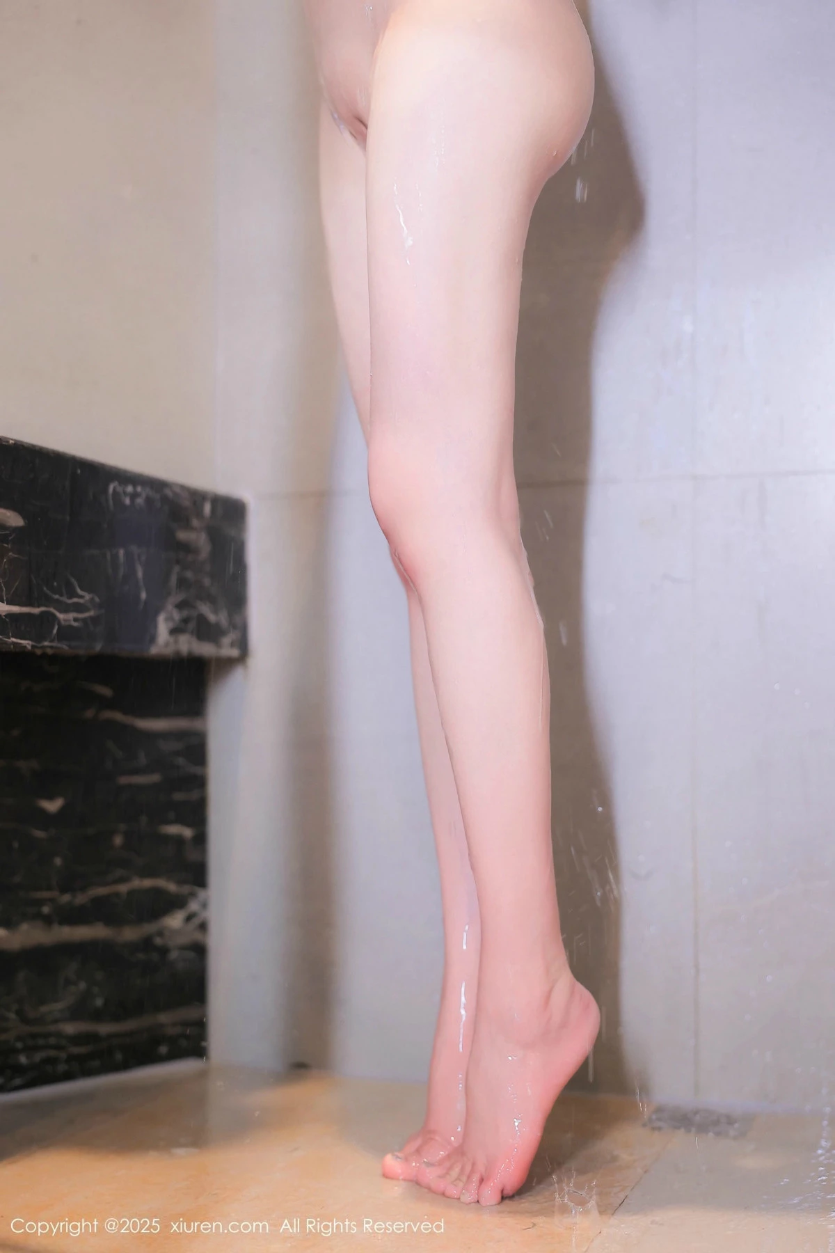 秀人集.com_[XiuRen秀人网]No.9766_模特爱酱里浴室场景性感白色T配白丝袜半脱秀惹火身材诱惑写真81P