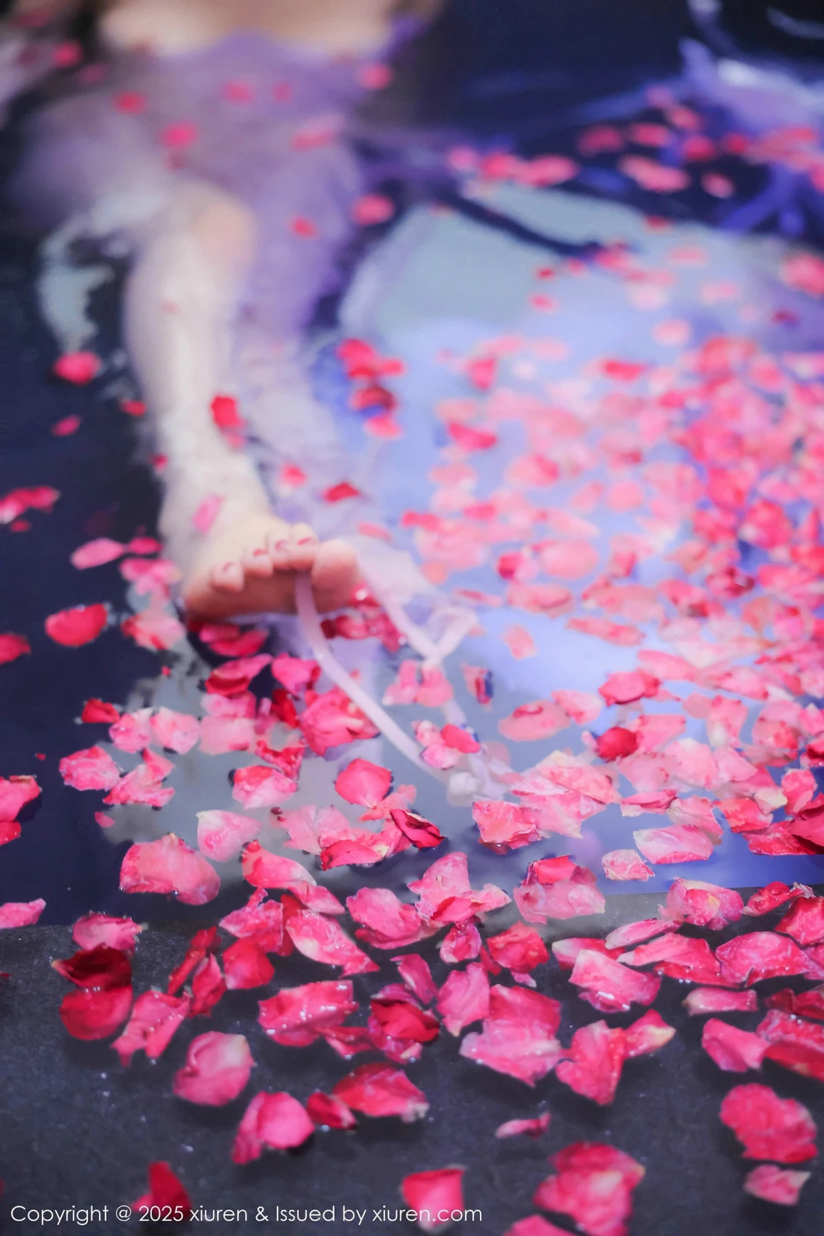 秀人集.com_[XiuRen秀人网]No.9778_模特桃妖夭浴池场景性感白色薄纱服饰花瓣浴秀惹火身材诱惑写真102P