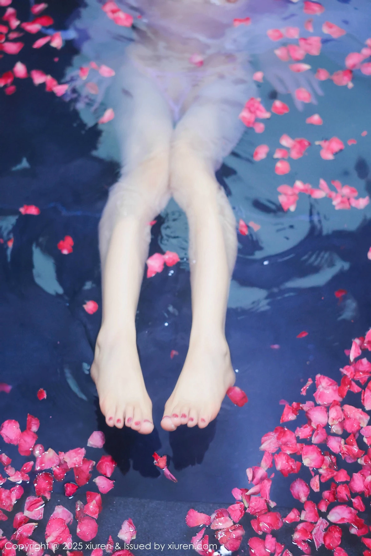 秀人集.com_[XiuRen秀人网]No.9778_模特桃妖夭浴池场景性感白色薄纱服饰花瓣浴秀惹火身材诱惑写真102P