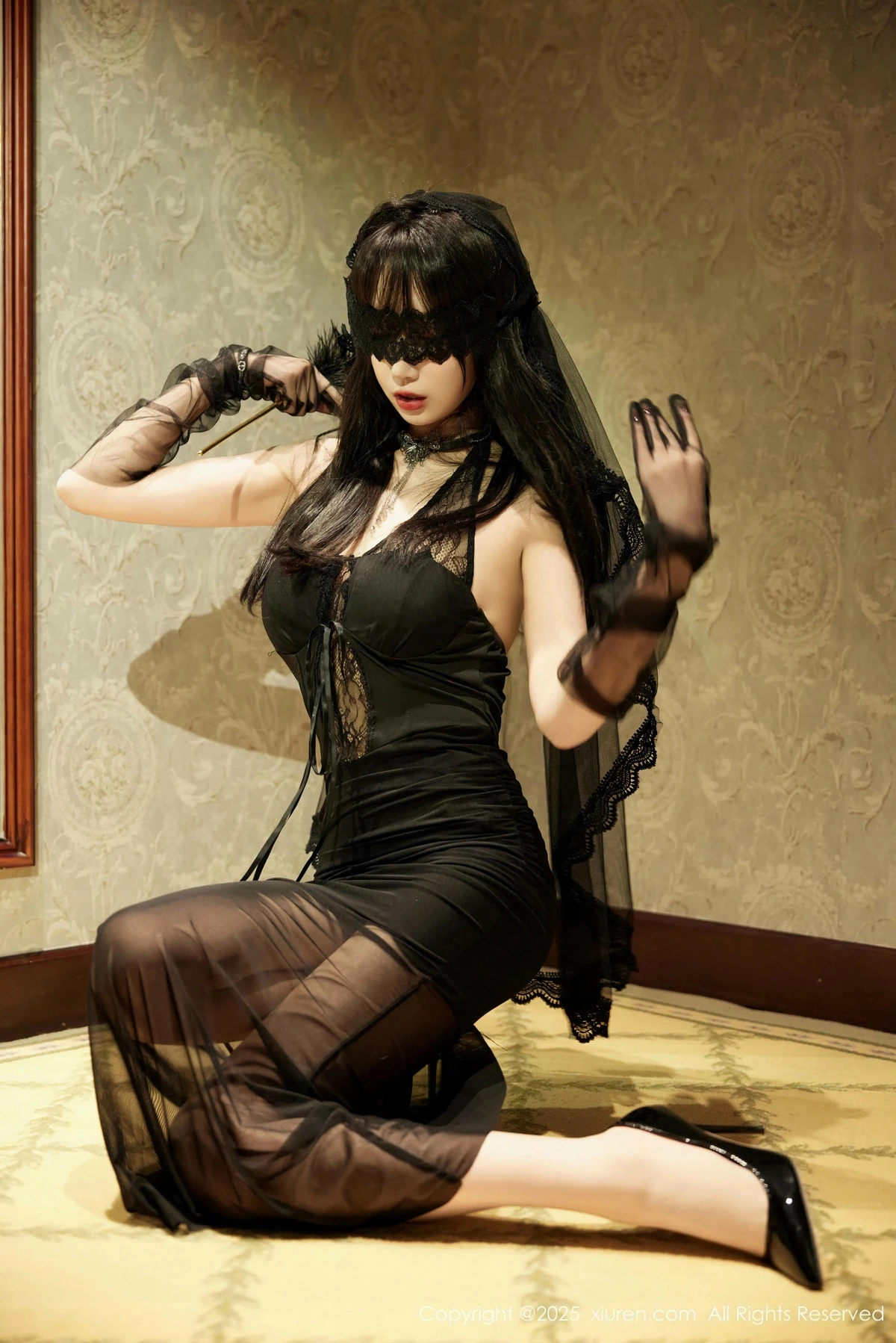 秀人集.com_[XiuRen秀人网]No.9773_模特玥儿玥er性感黑色蕾丝连衣裙配超薄肉丝秀曼妙身材诱惑写真72P