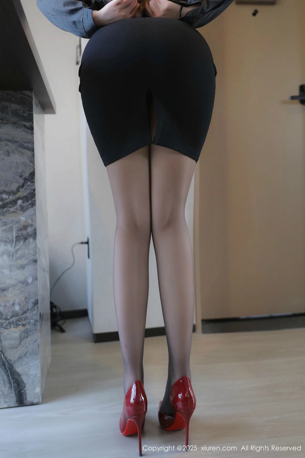 秀人集.com_[XiuRen秀人网]No.9784_模特蛋蛋宝黑色OL服饰露紫色蕾丝内衣配超薄黑丝秀美腿诱惑写真83P