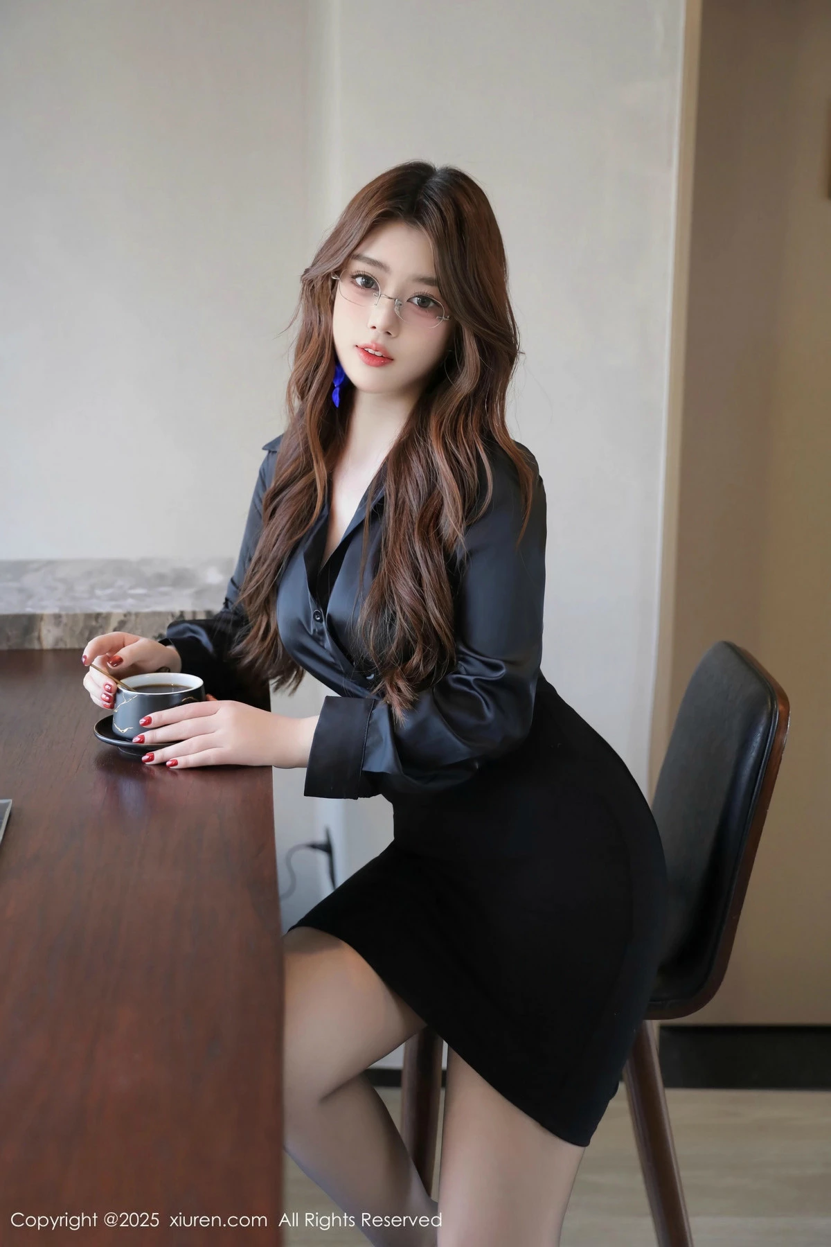 秀人集.com_[XiuRen秀人网]No.9784_模特蛋蛋宝黑色OL服饰露紫色蕾丝内衣配超薄黑丝秀美腿诱惑写真83P