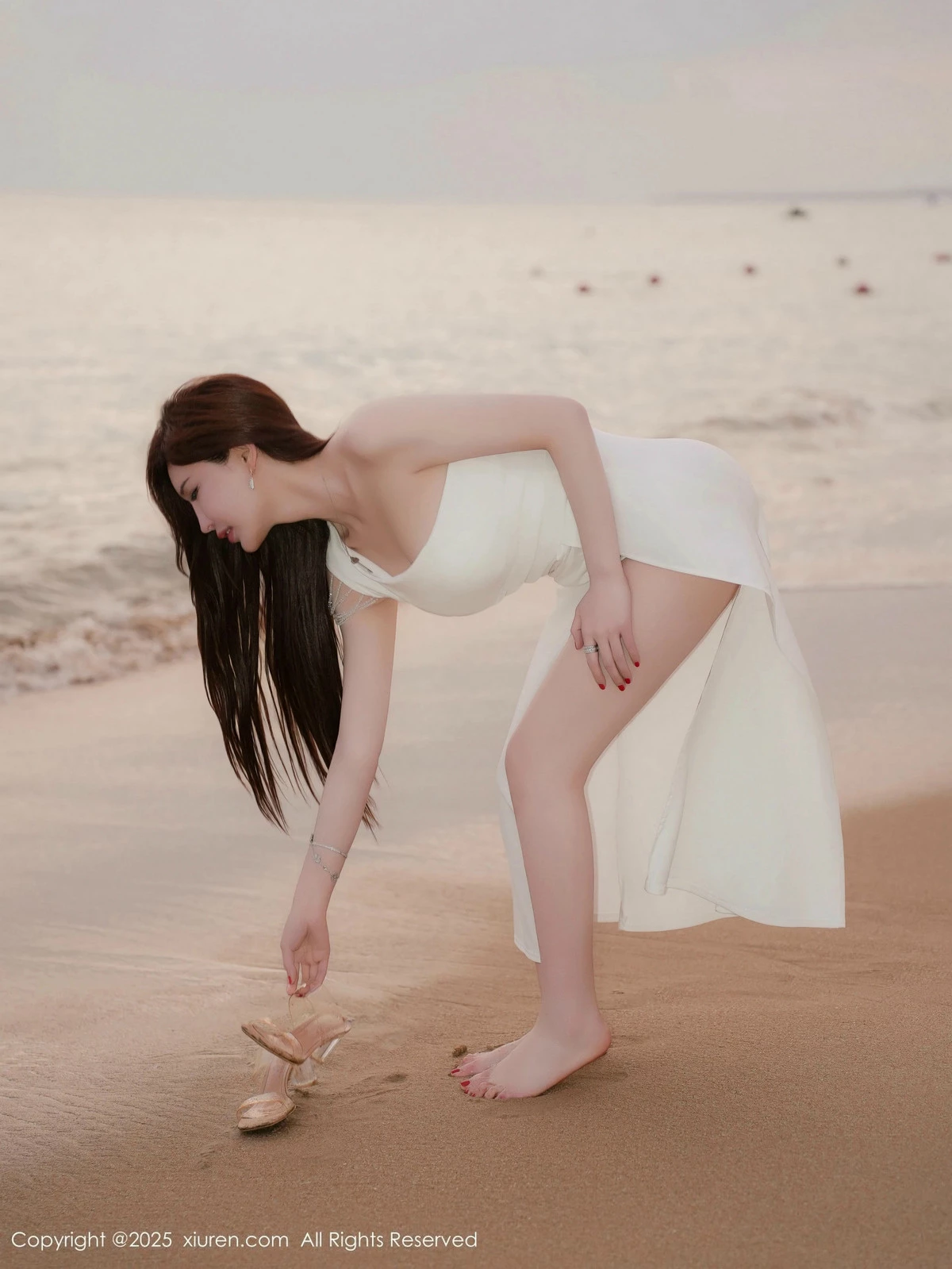 秀人集.com_[XiuRen秀人网]No.9782_女神Carol周妍希浴室场景白色礼服配超薄肉丝秀丰满身材诱惑写真47P