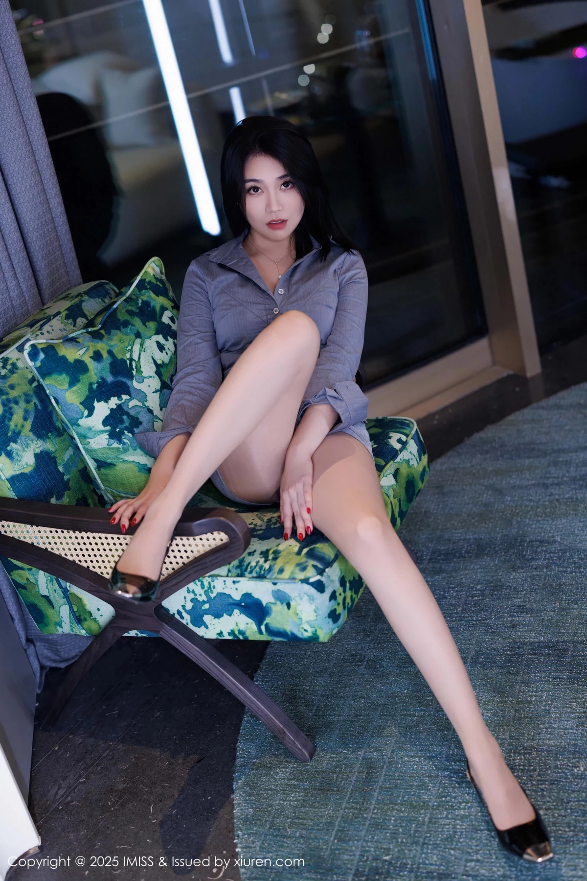 秀人集.com_[IMISS爱蜜社]Vol.785_女神许诺Sabrina性感灰色服饰露粉色内衣秀完美身材诱惑写真101P