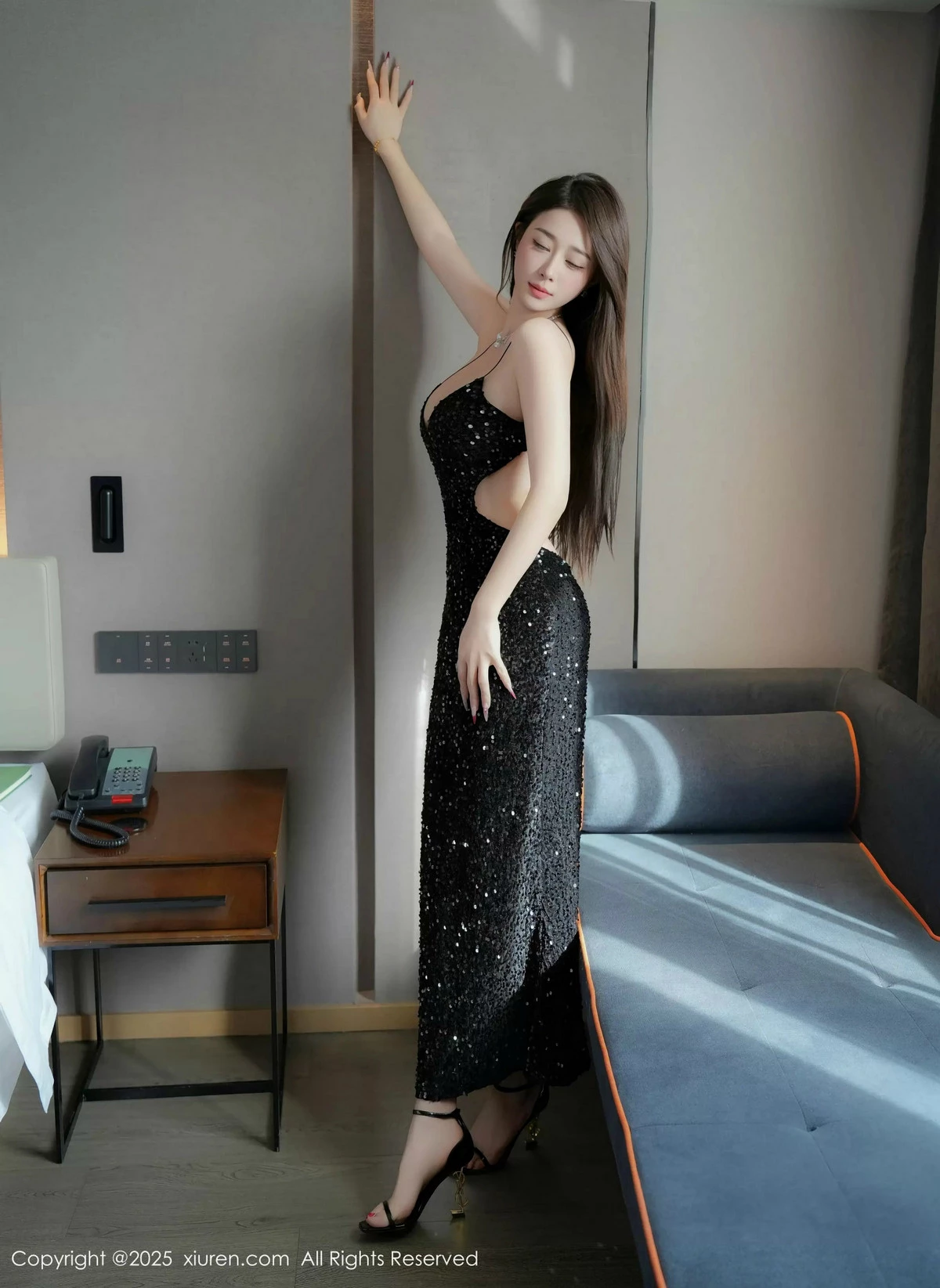 秀人集.com_[XiuRen秀人网]No.9937_模特星星baby性感黑色低胸吊带礼裙配凉高跟秀翘臀美腿诱惑写真68P