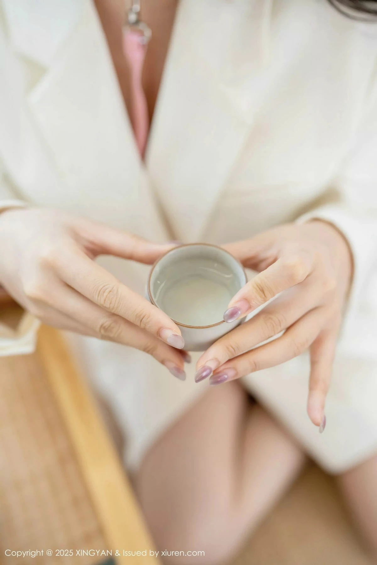 秀人集.com_[XINGYAN星颜社]VOL.315_模特袁圆白色西服露白色蕾丝内衣配超薄白丝秀美腿诱惑写真79P