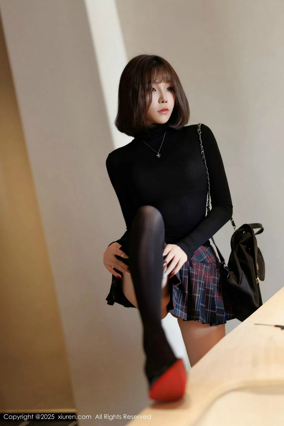 秀人集.com_[XiuRen秀人网]No.9944_女神徐莉芝Booty性感格子短裙露蓝色内衣配黑丝袜秀美腿诱惑写真85P