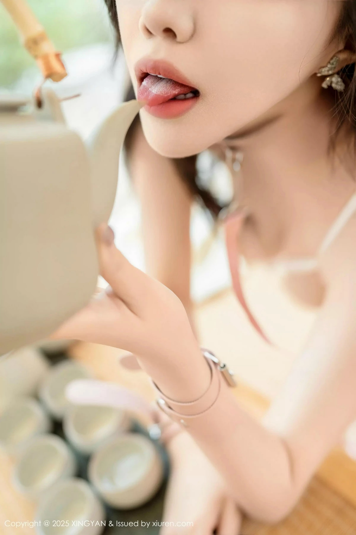 秀人集.com_[XINGYAN星颜社]VOL.315_模特袁圆白色西服露白色蕾丝内衣配超薄白丝秀美腿诱惑写真79P