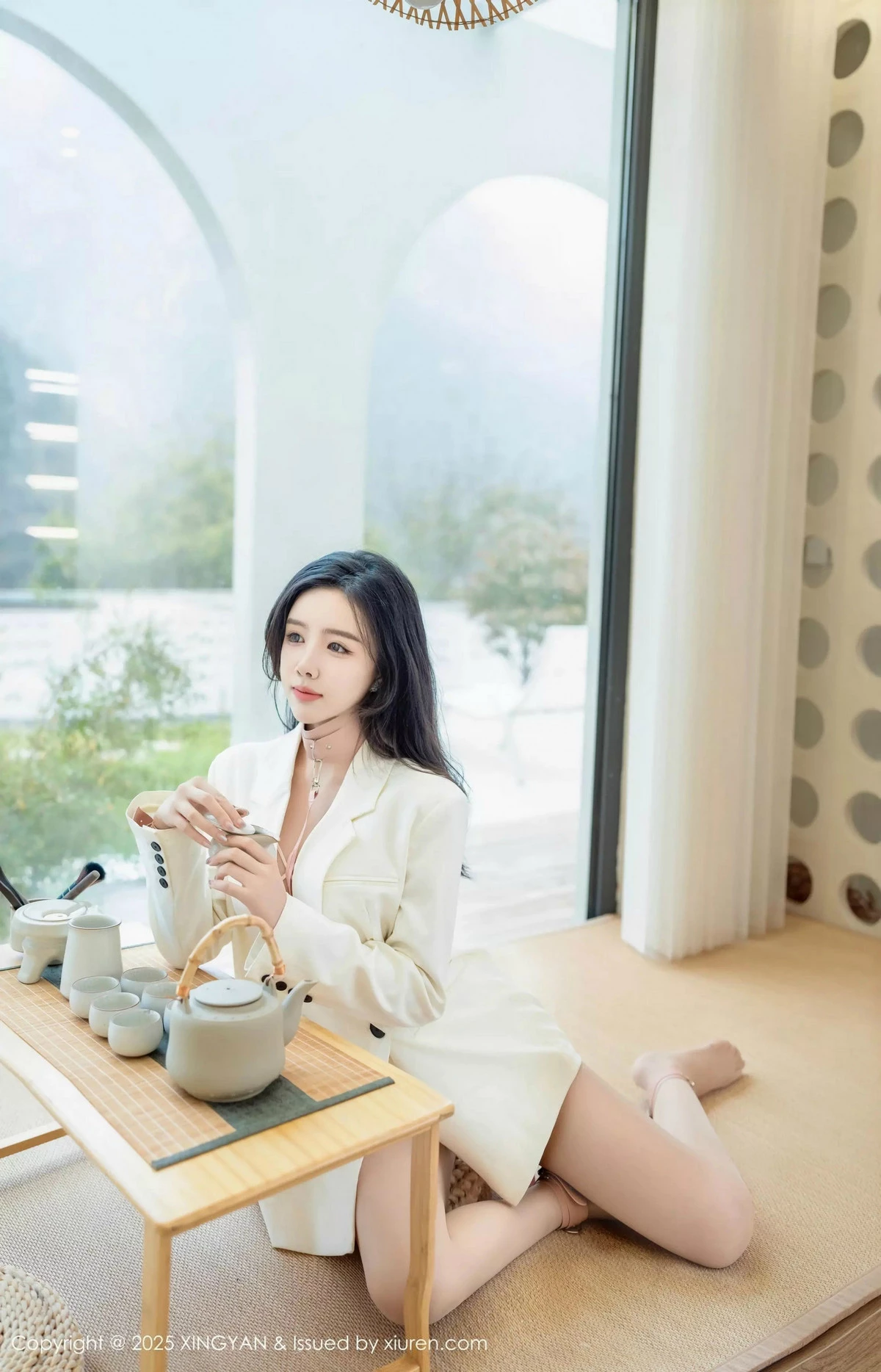 秀人集.com_[XINGYAN星颜社]VOL.315_模特袁圆白色西服露白色蕾丝内衣配超薄白丝秀美腿诱惑写真79P
