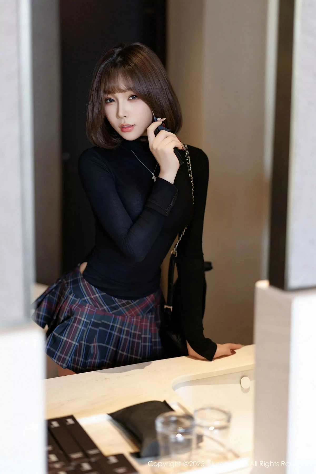 秀人集.com_[XiuRen秀人网]No.9944_女神徐莉芝Booty性感格子短裙露蓝色内衣配黑丝袜秀美腿诱惑写真85P