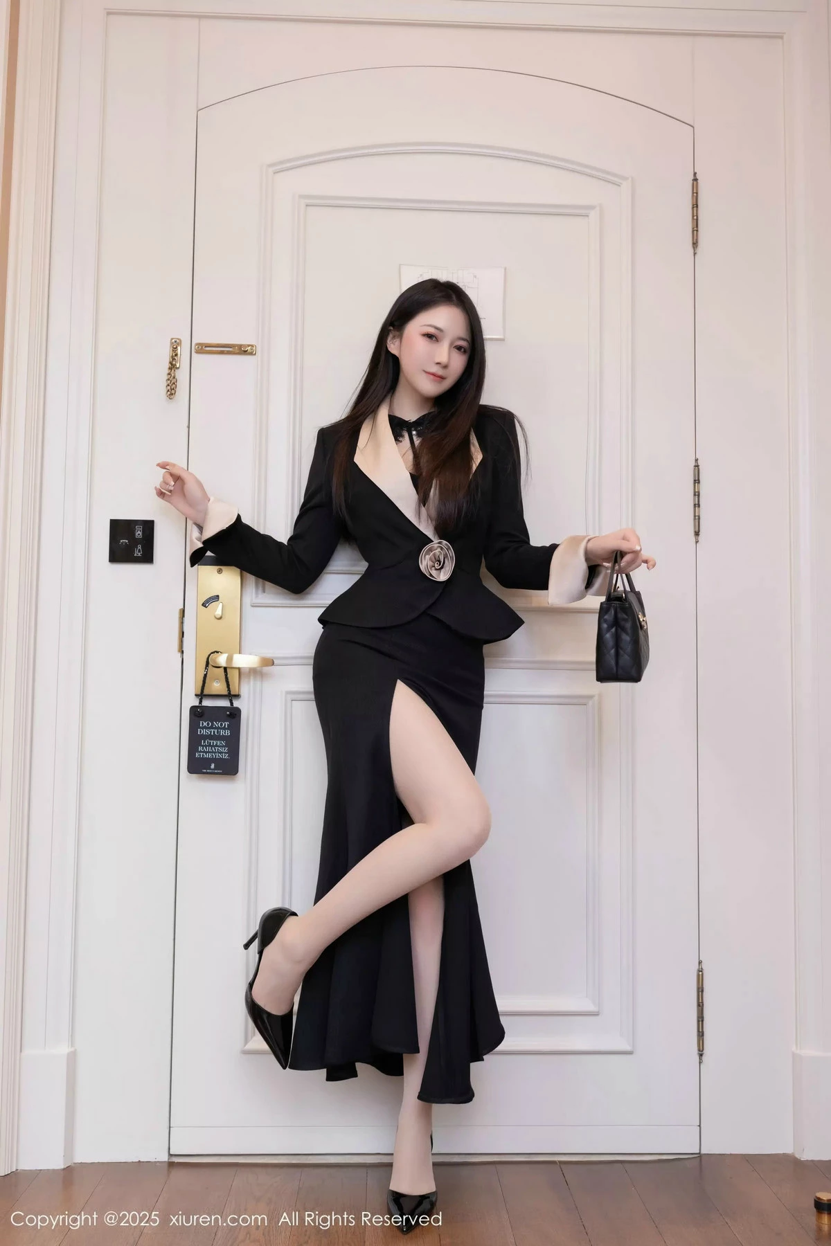 秀人集.com_[XiuRen秀人网]No.9953_模特鱼子酱Fish性感黑色连衣裙配超薄肉丝秀曼妙身姿诱惑写真80P