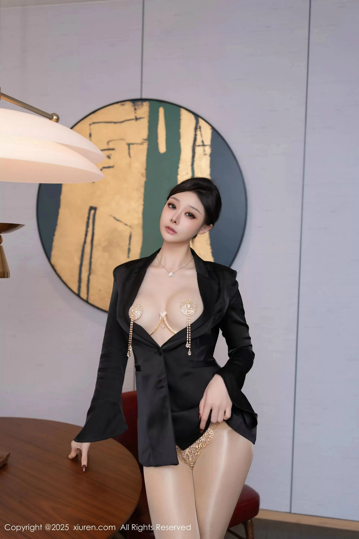 秀人集.com_[XiuRen秀人网]No.9951_模特小逗逗宾馆里性感情趣内衣配闪亮肉丝秀曼妙身姿诱惑写真80P