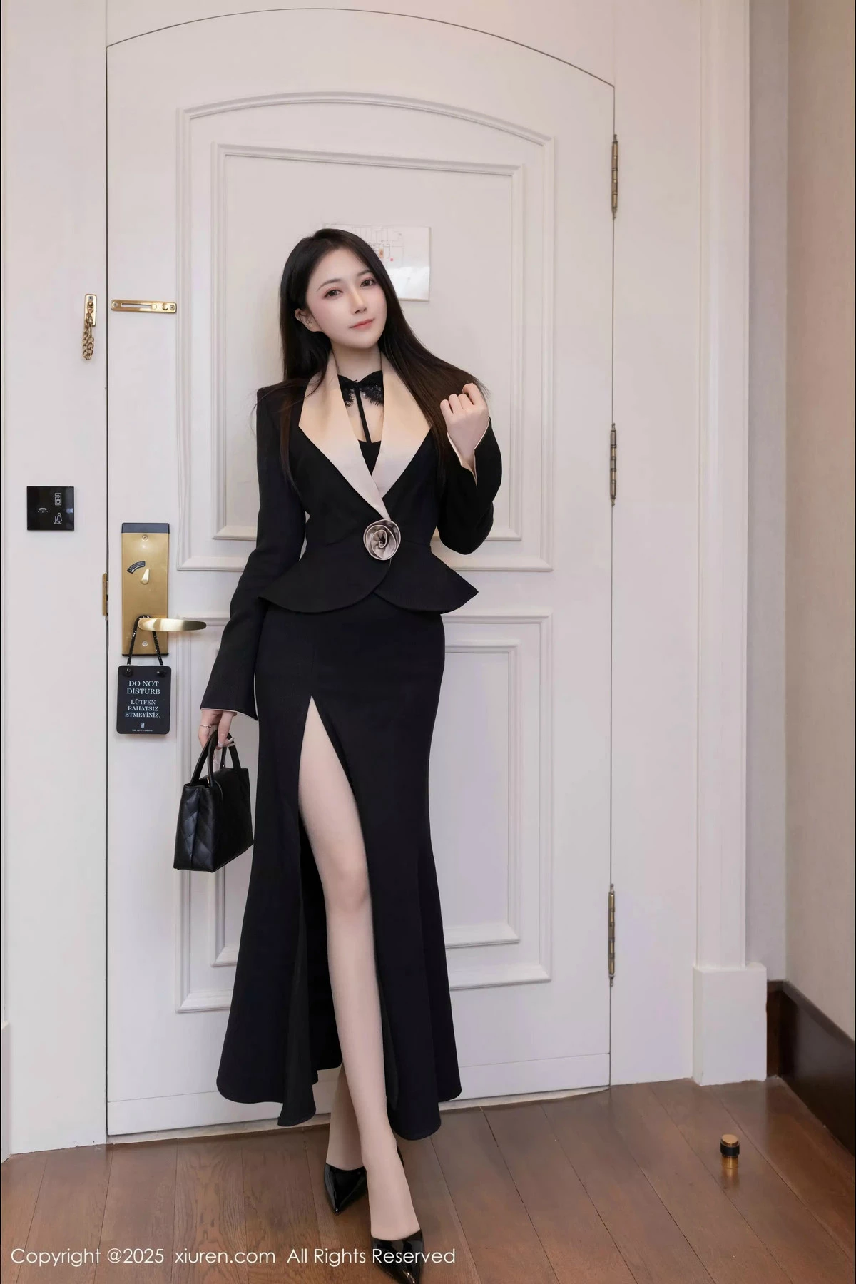 秀人集.com_[XiuRen秀人网]No.9953_模特鱼子酱Fish性感黑色连衣裙配超薄肉丝秀曼妙身姿诱惑写真80P