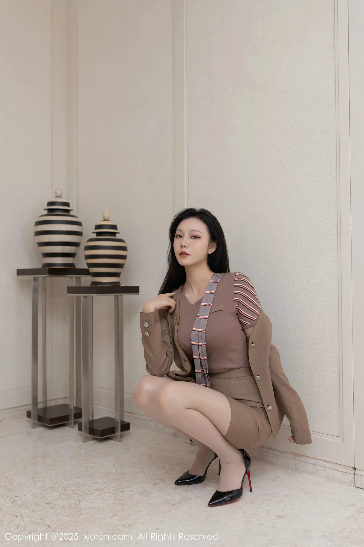 秀人集.com_[XiuRen秀人网]No.9966_模特安然anran咖啡色制服露粉色内衣配超薄肉丝秀美腿诱惑写真80P