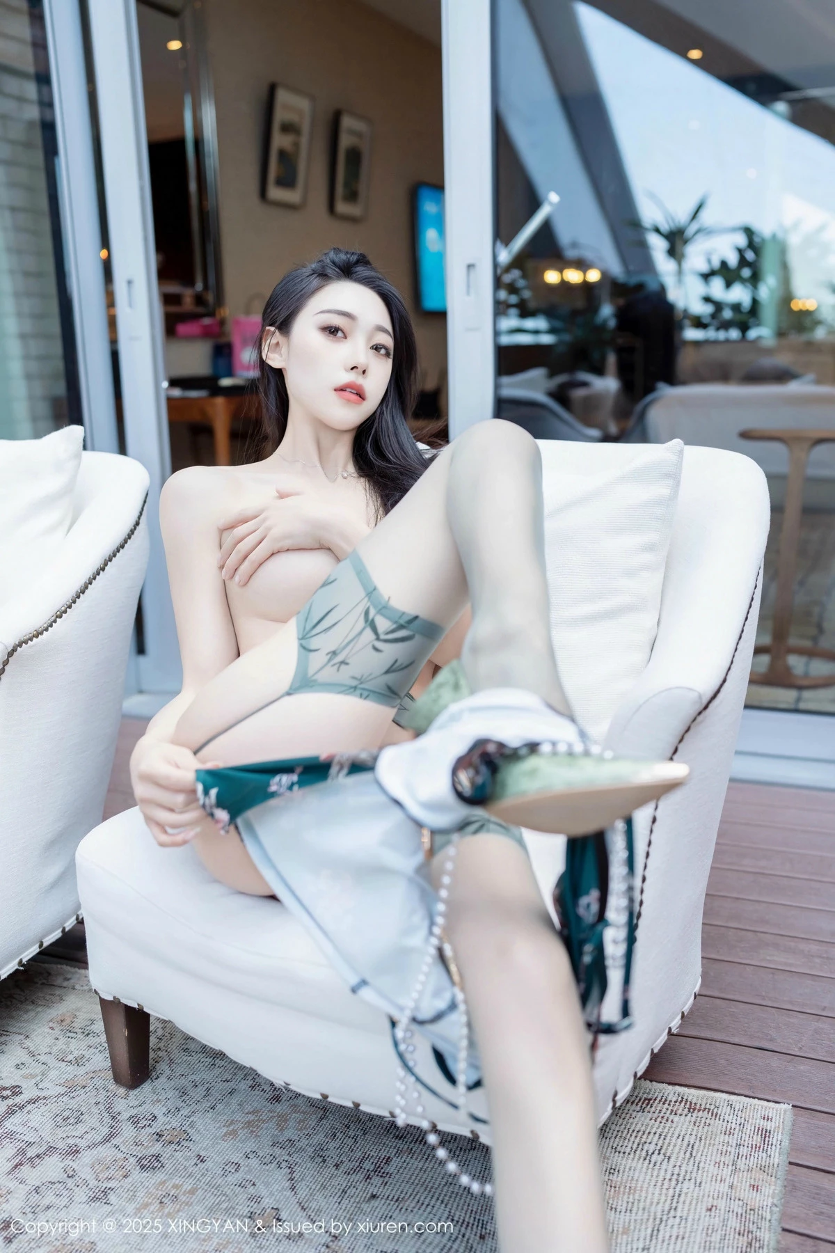 秀人集.com_[XINGYAN星颜社]VOL.318_模特清妙性感绿色连衣短裙配灰丝吊袜秀修长美腿诱惑写真80P